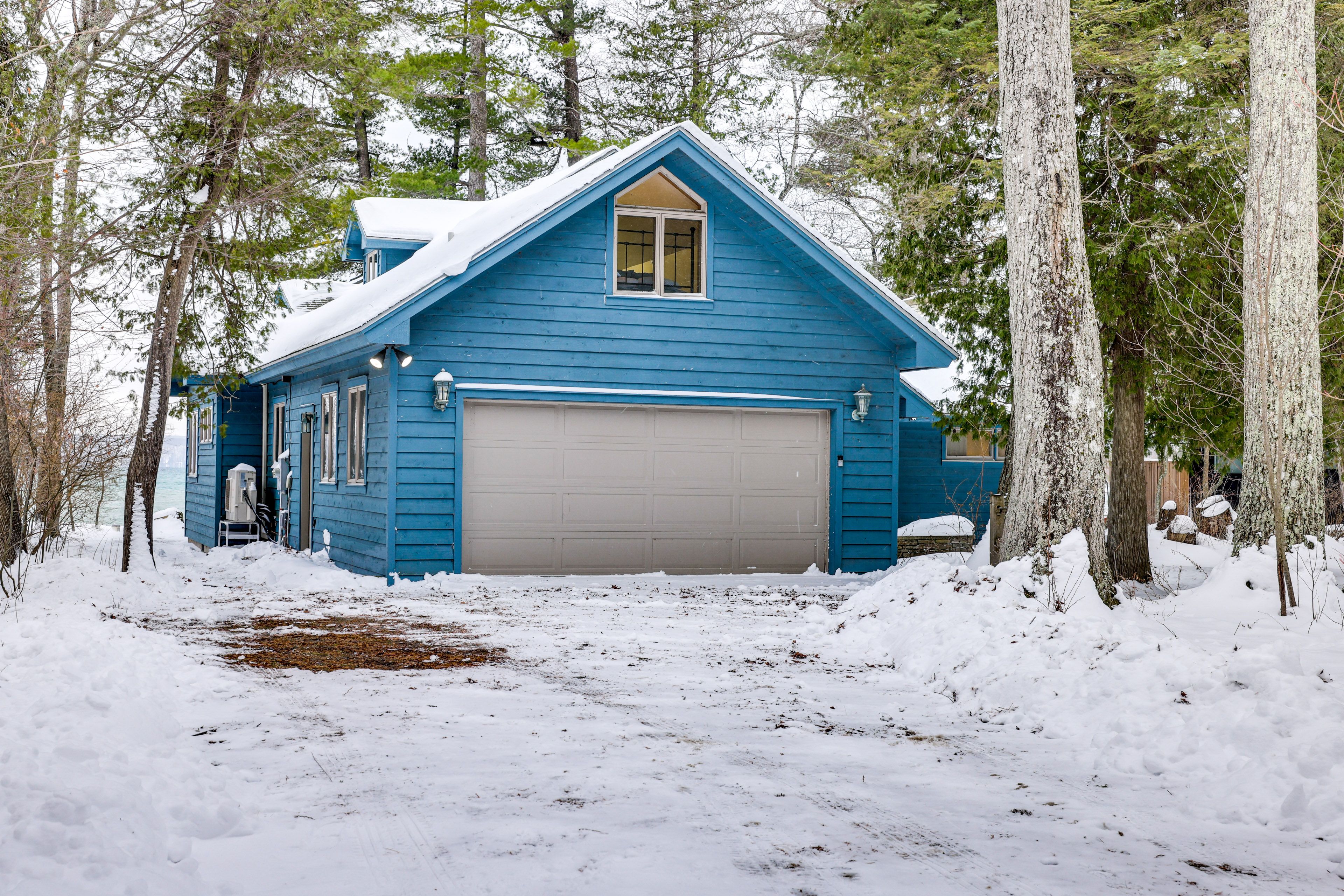 Parking | Driveway (4 Vehicles)