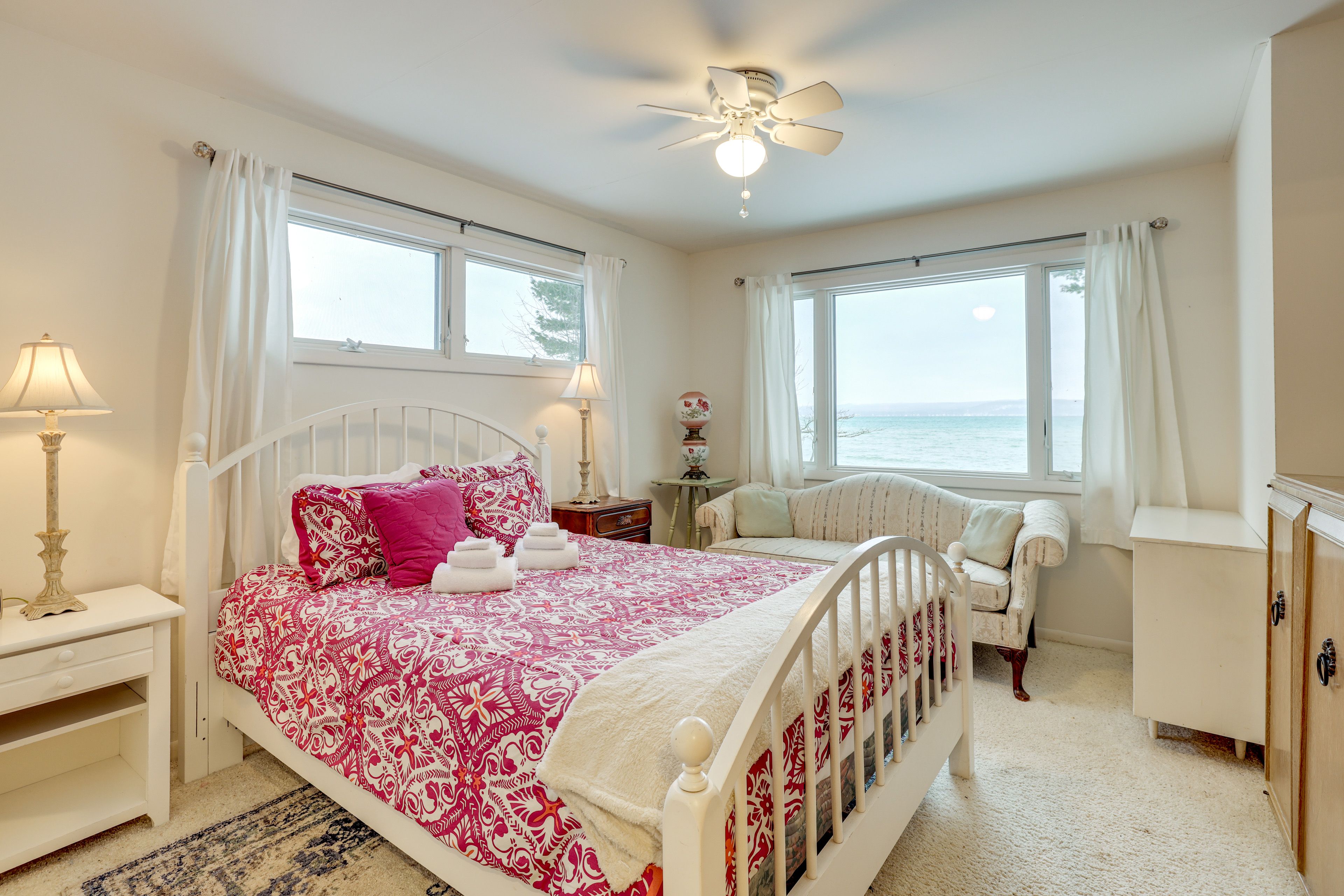 Bedroom 2 | Full Bed | 1st Floor