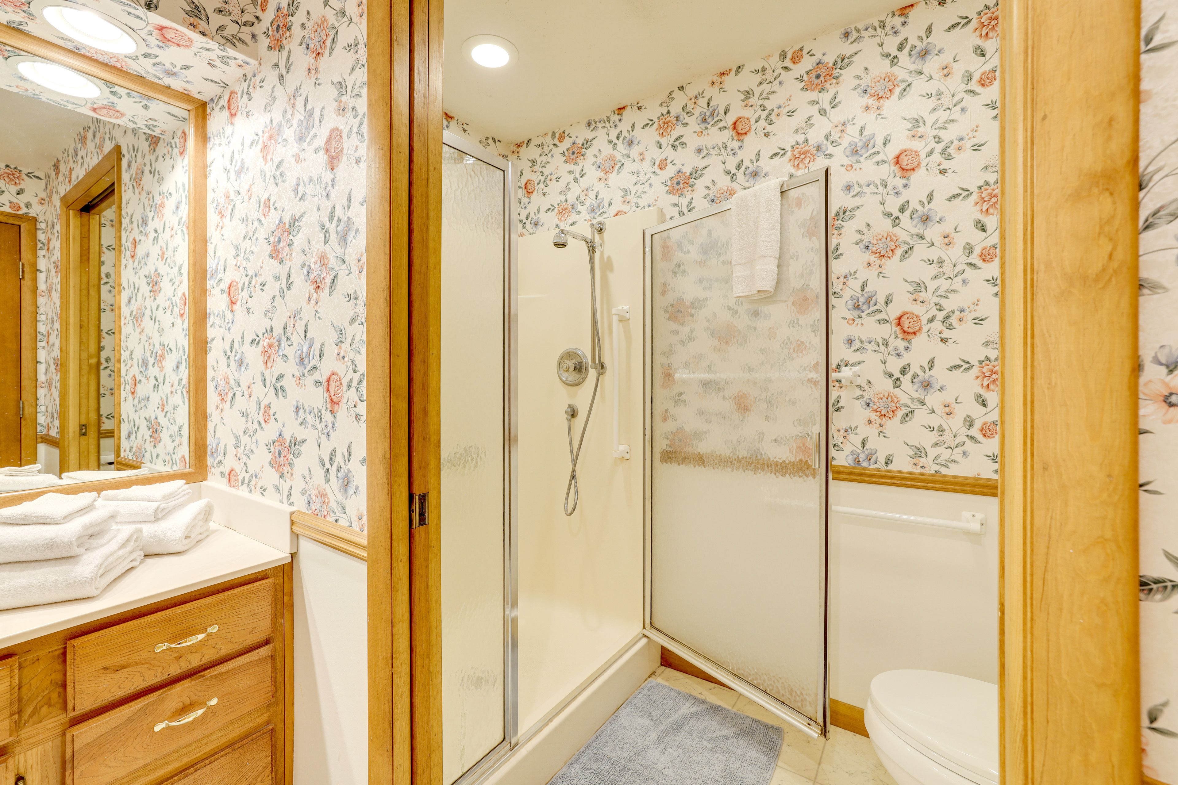 Full Bath | 1st Floor