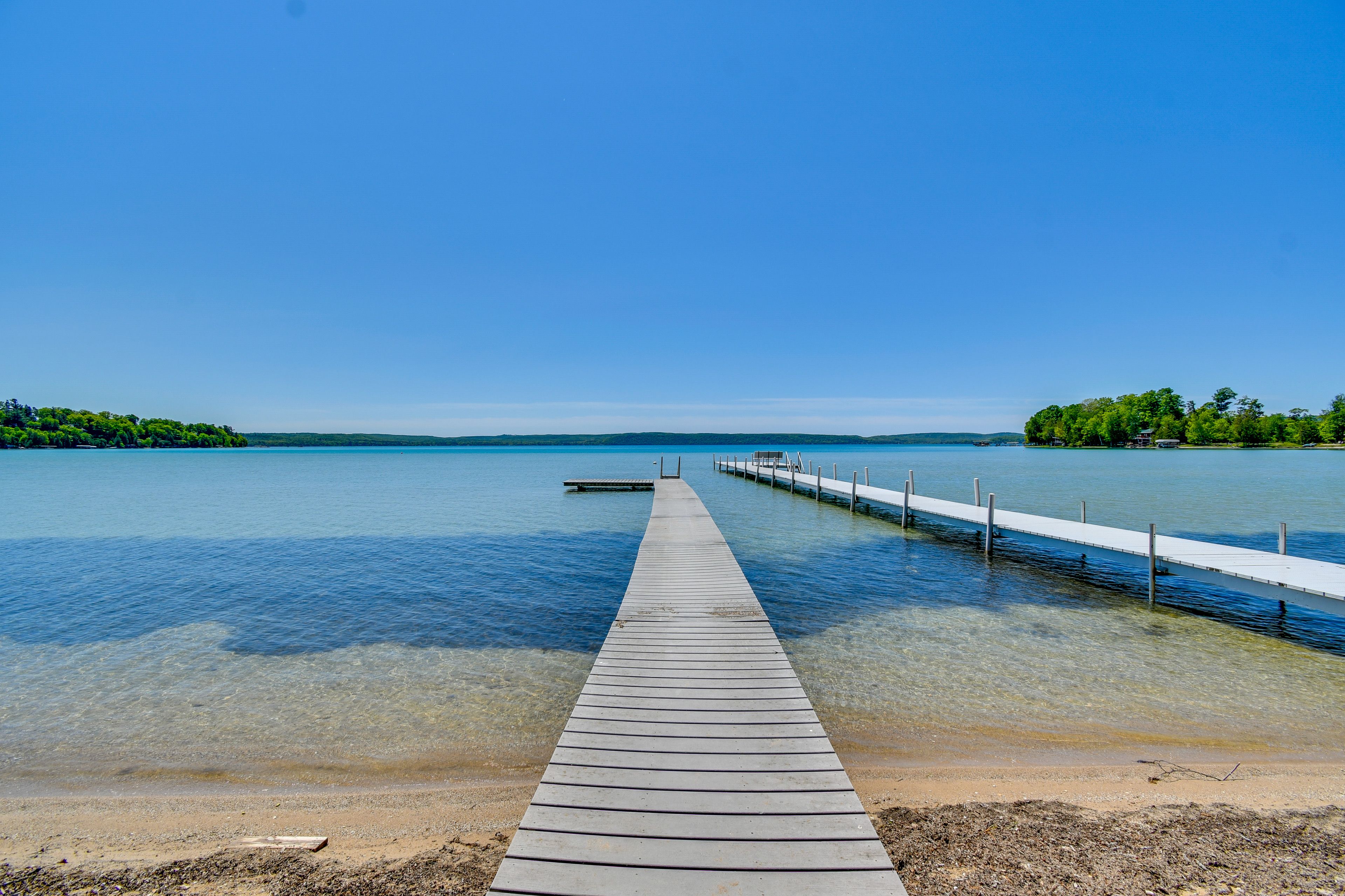 Maple City Vacation Rental | 5BR | 3BA | 4,400 Sq Ft | 1 Step to Enter