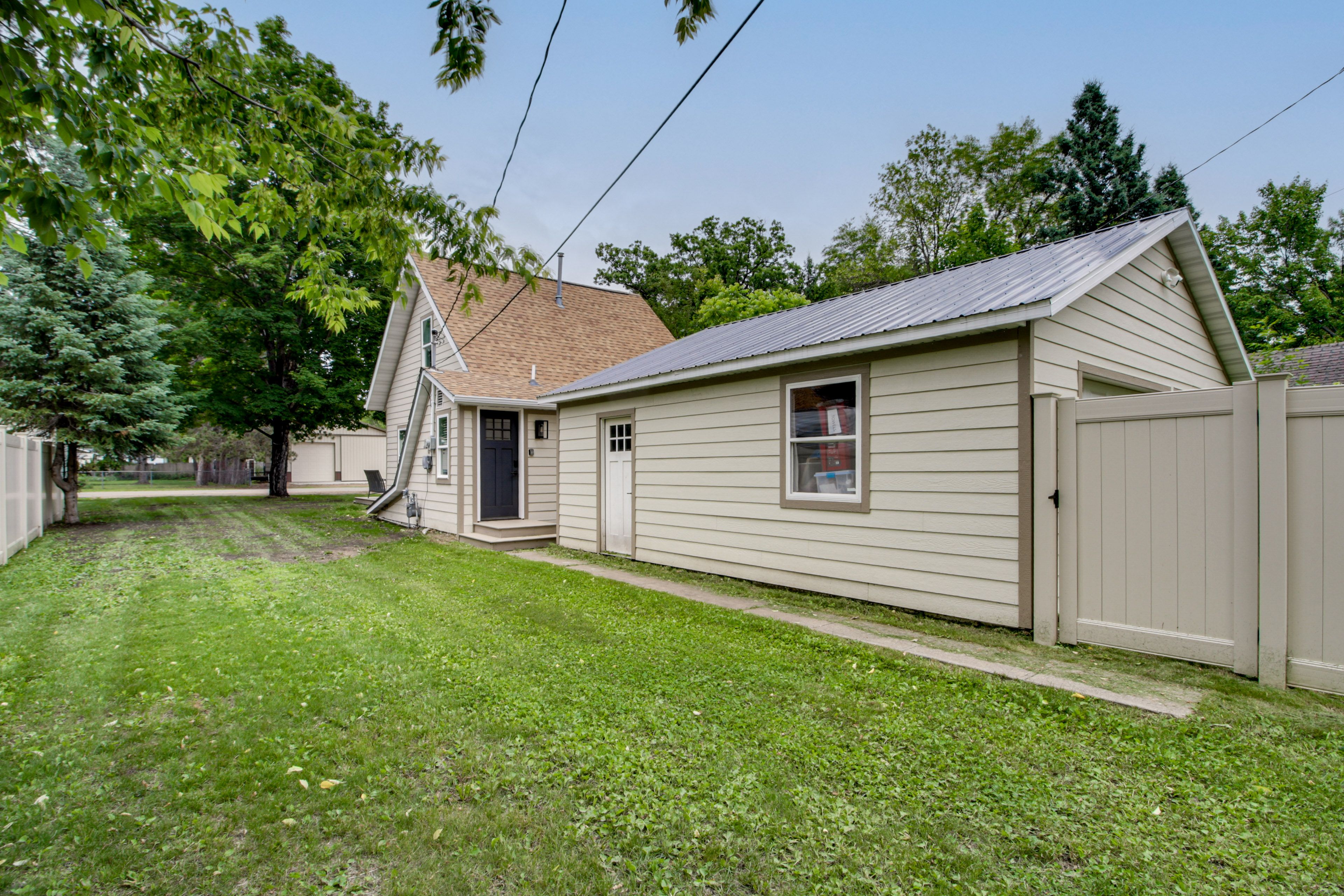 Exterior | Parking | Driveway (4 Vehicles)