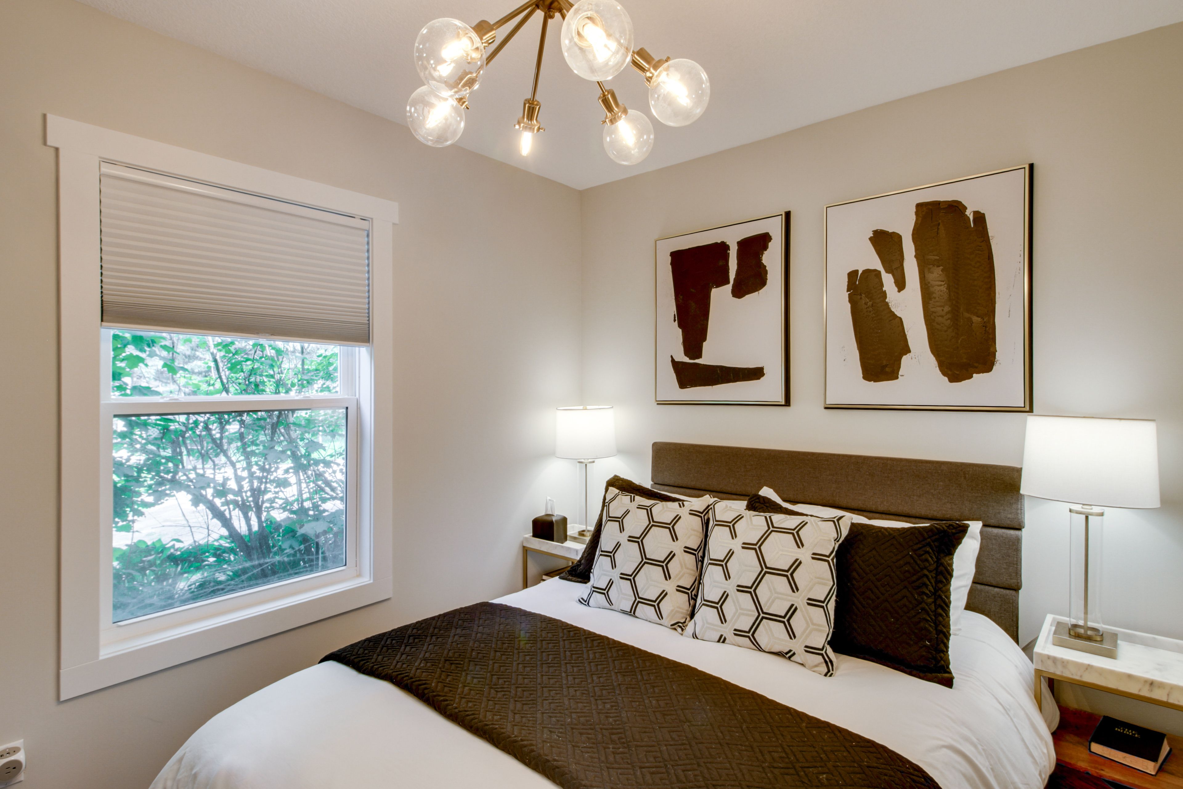 Bedroom 1 | King Bed | Linens | 1st Floor