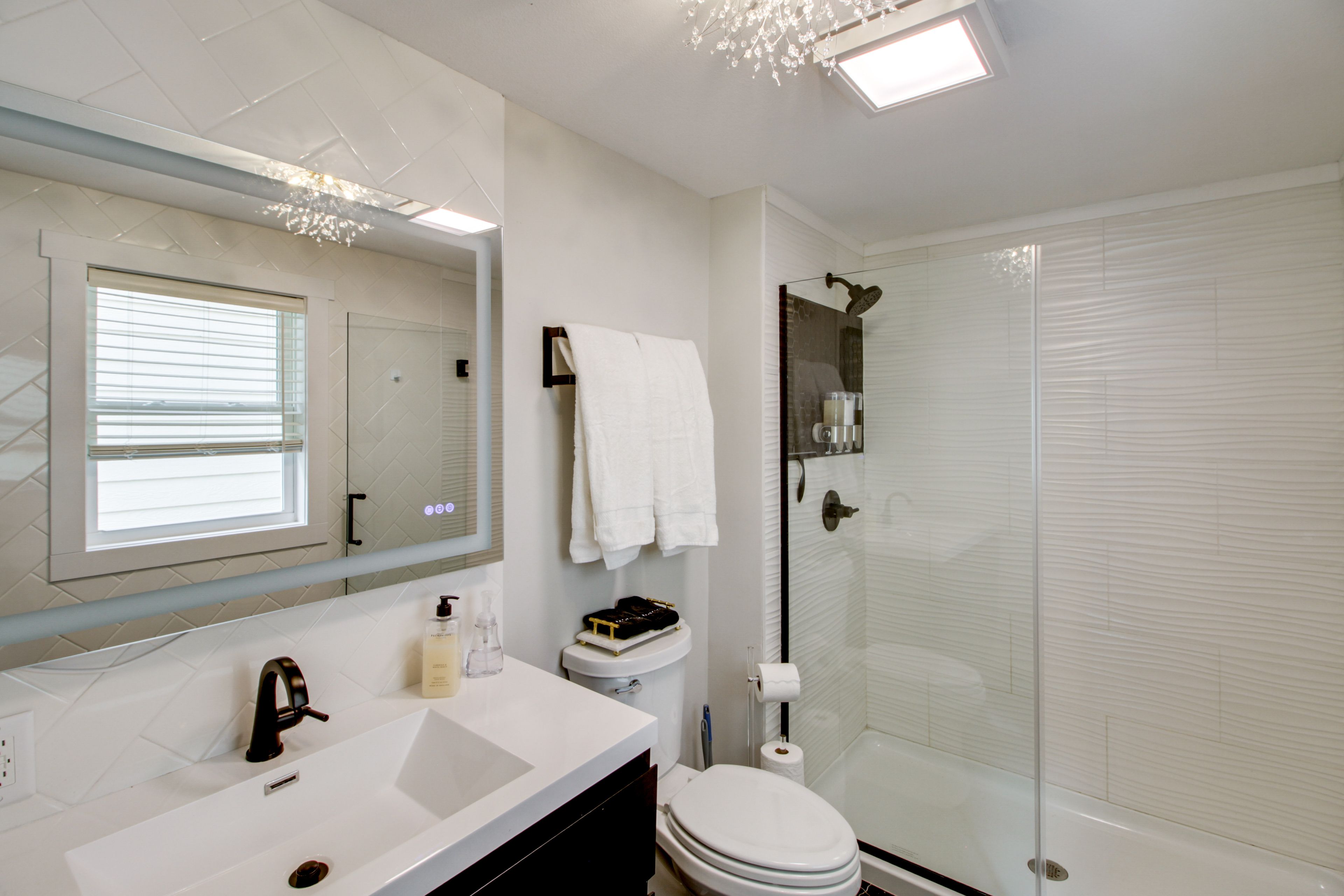 Full Bath | Towels | Hair Dryer | 1st Floor