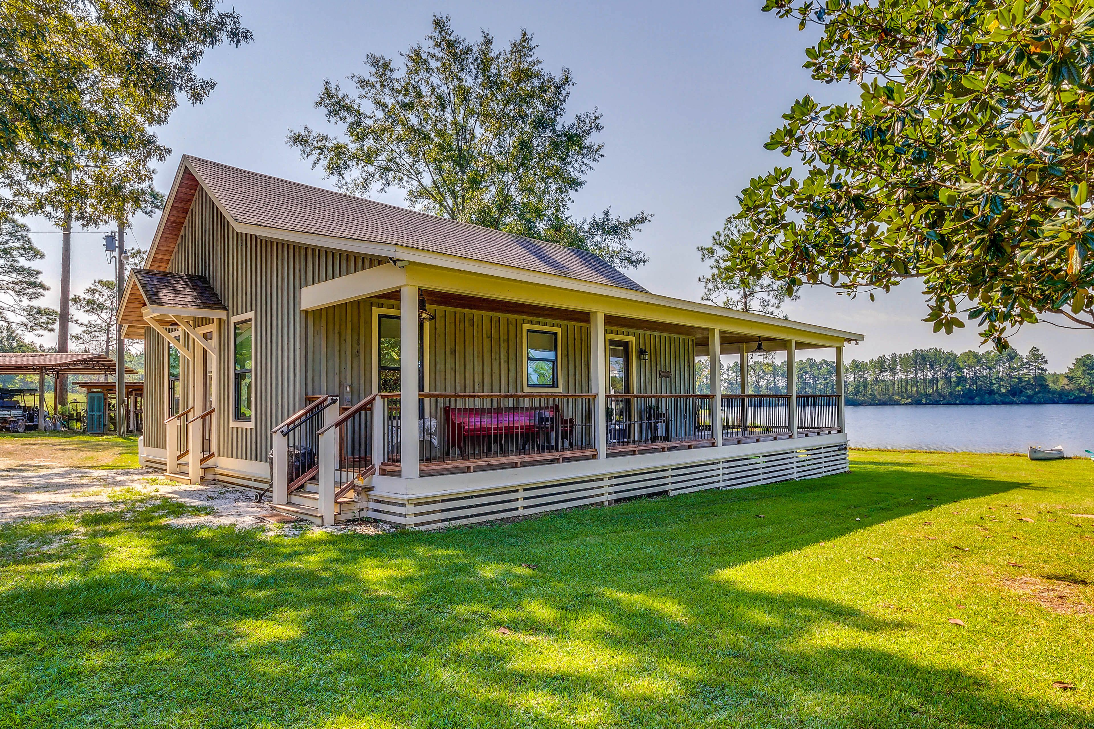Jay Vacation Rental | 2BR | 2BA | 1,015 Sq Ft | Steps Required