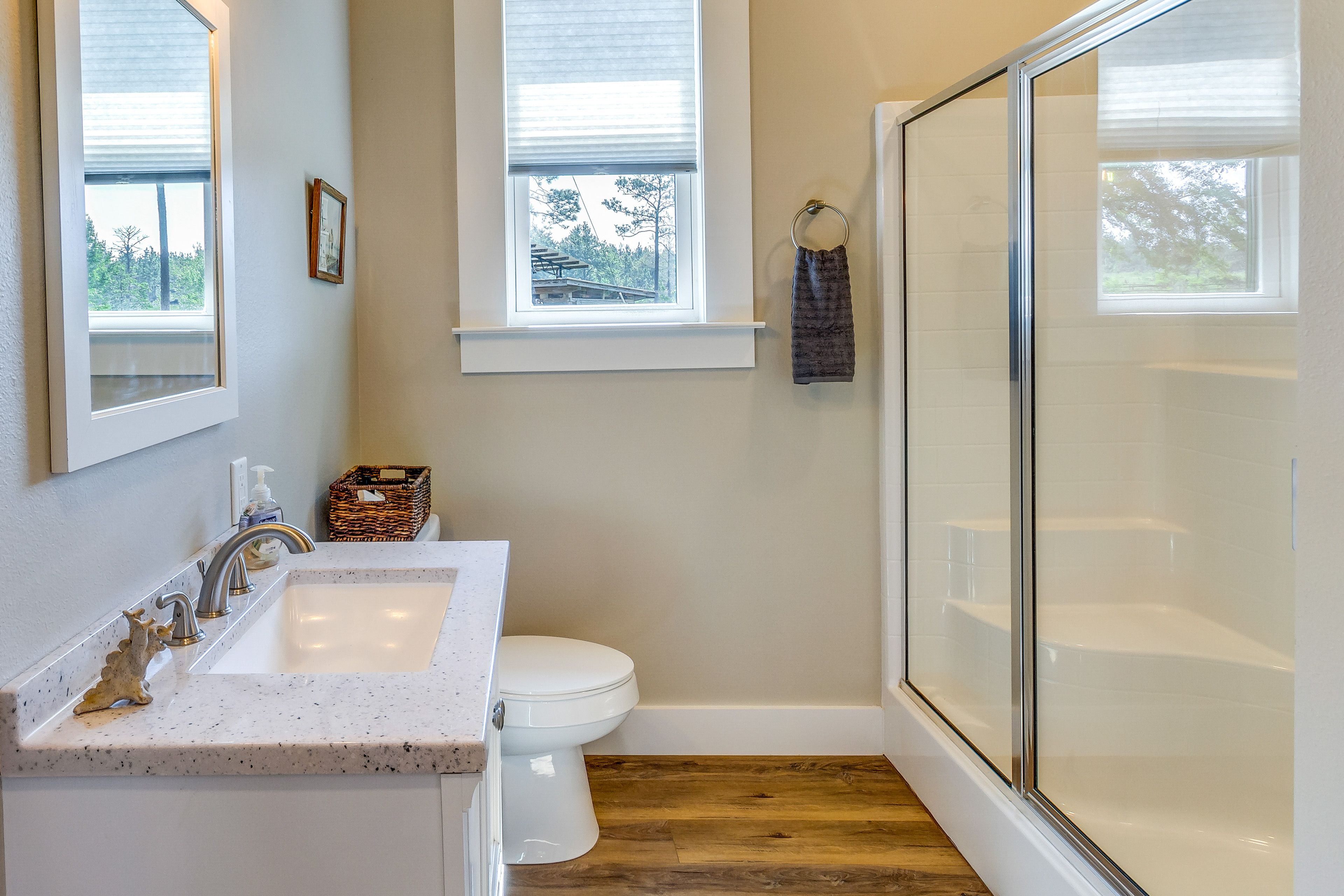 Full Bathroom | Towels Provided