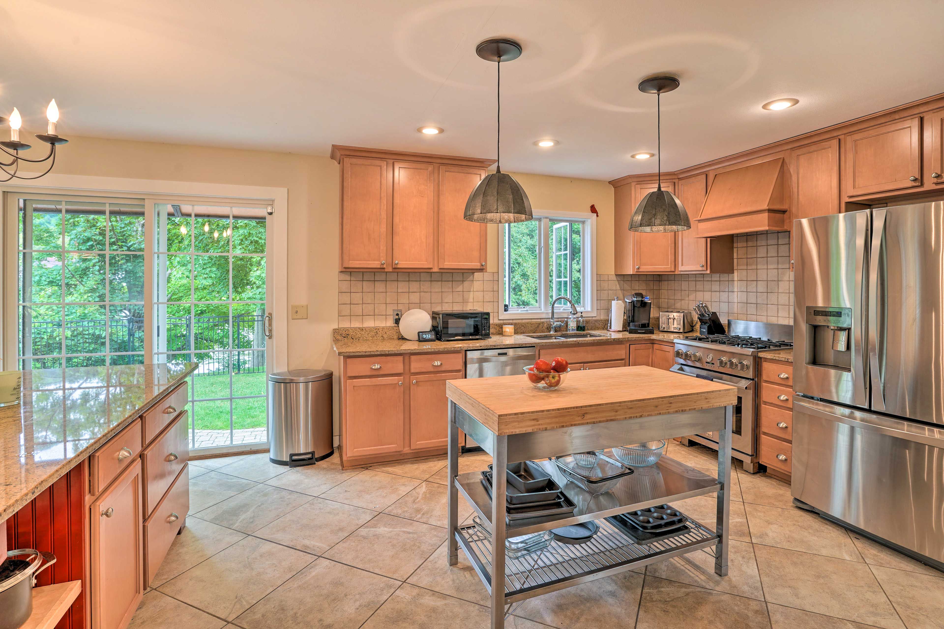 Kitchen | Dishwasher | Coffee Maker | 1st Floor