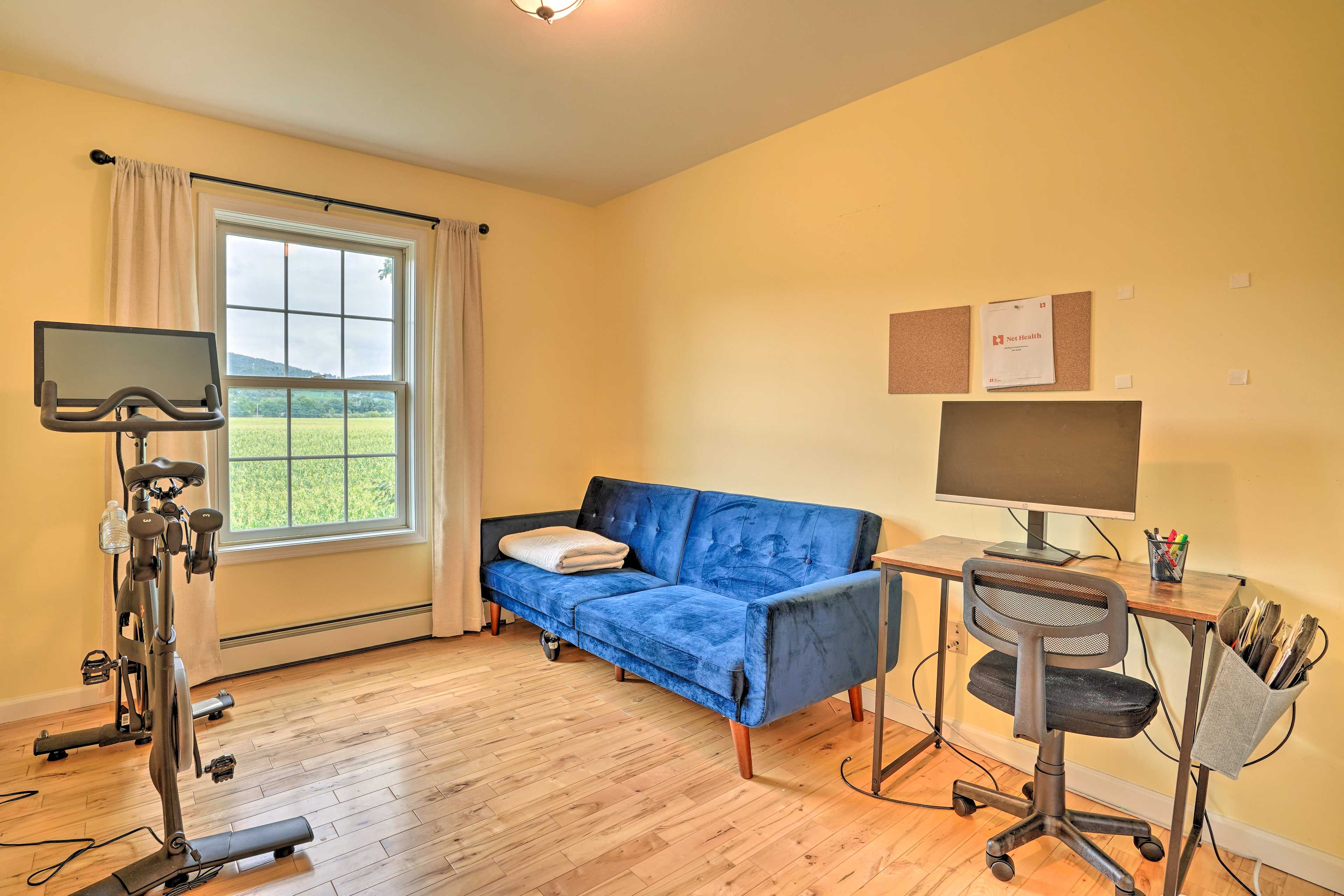 Bedroom 4 | Futon | Desk | 2nd Floor