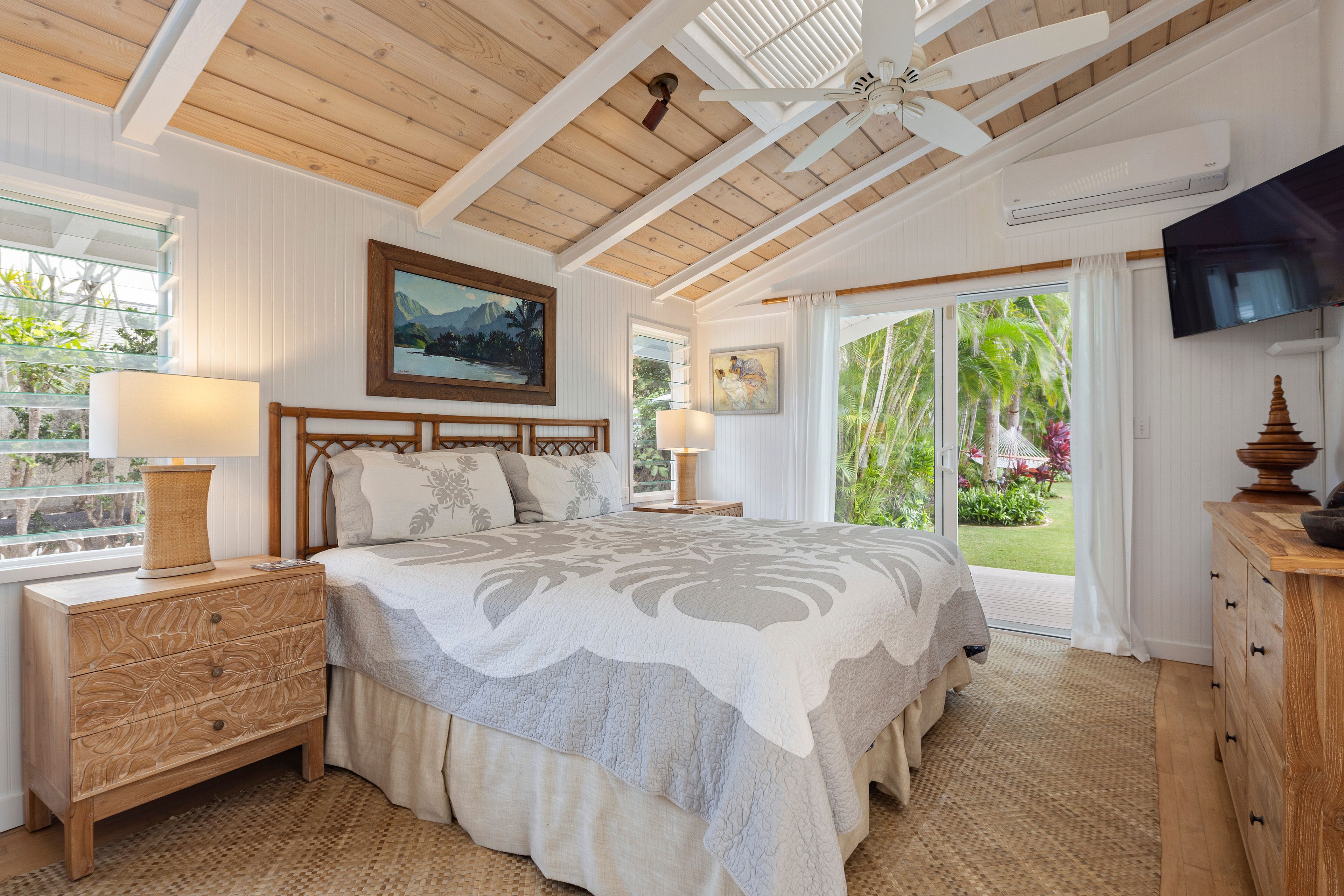Bedroom 1 | King Bed | Smart TV
