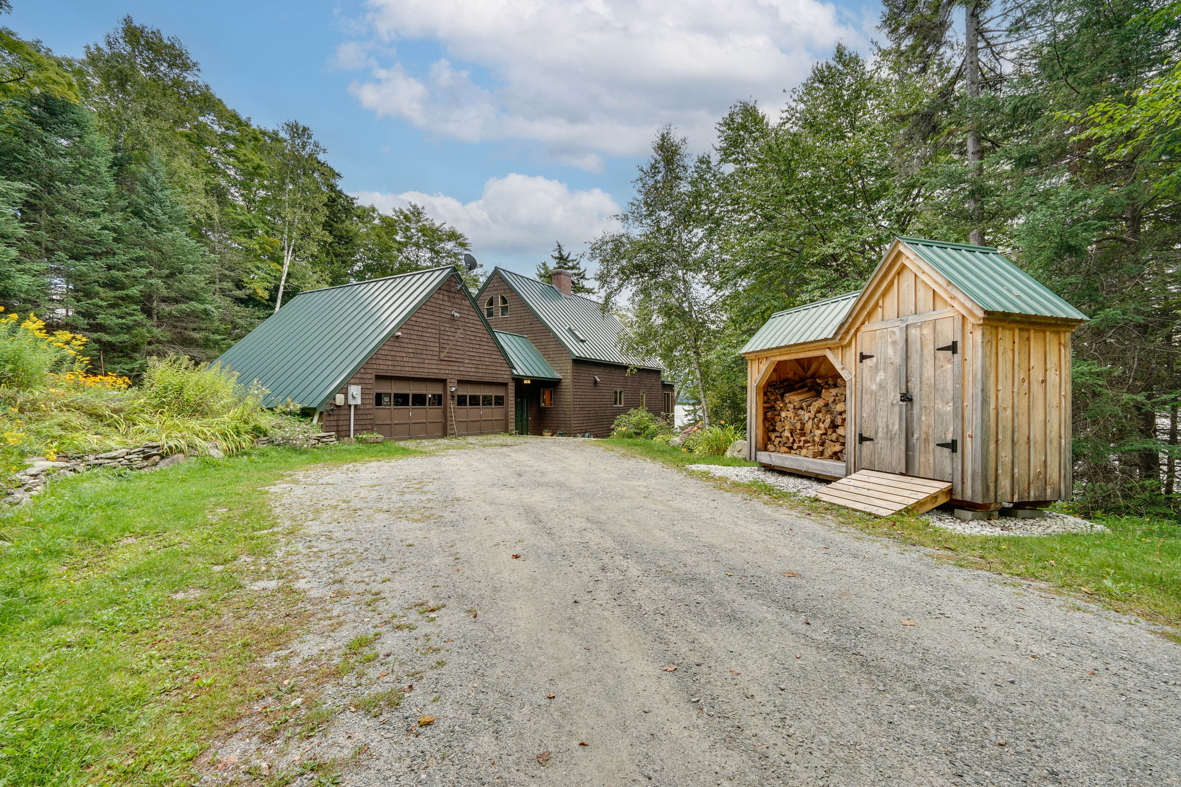 Home Exterior | Driveway Parking (5 Vehicles) | Garage Parking (2 Vehicles)