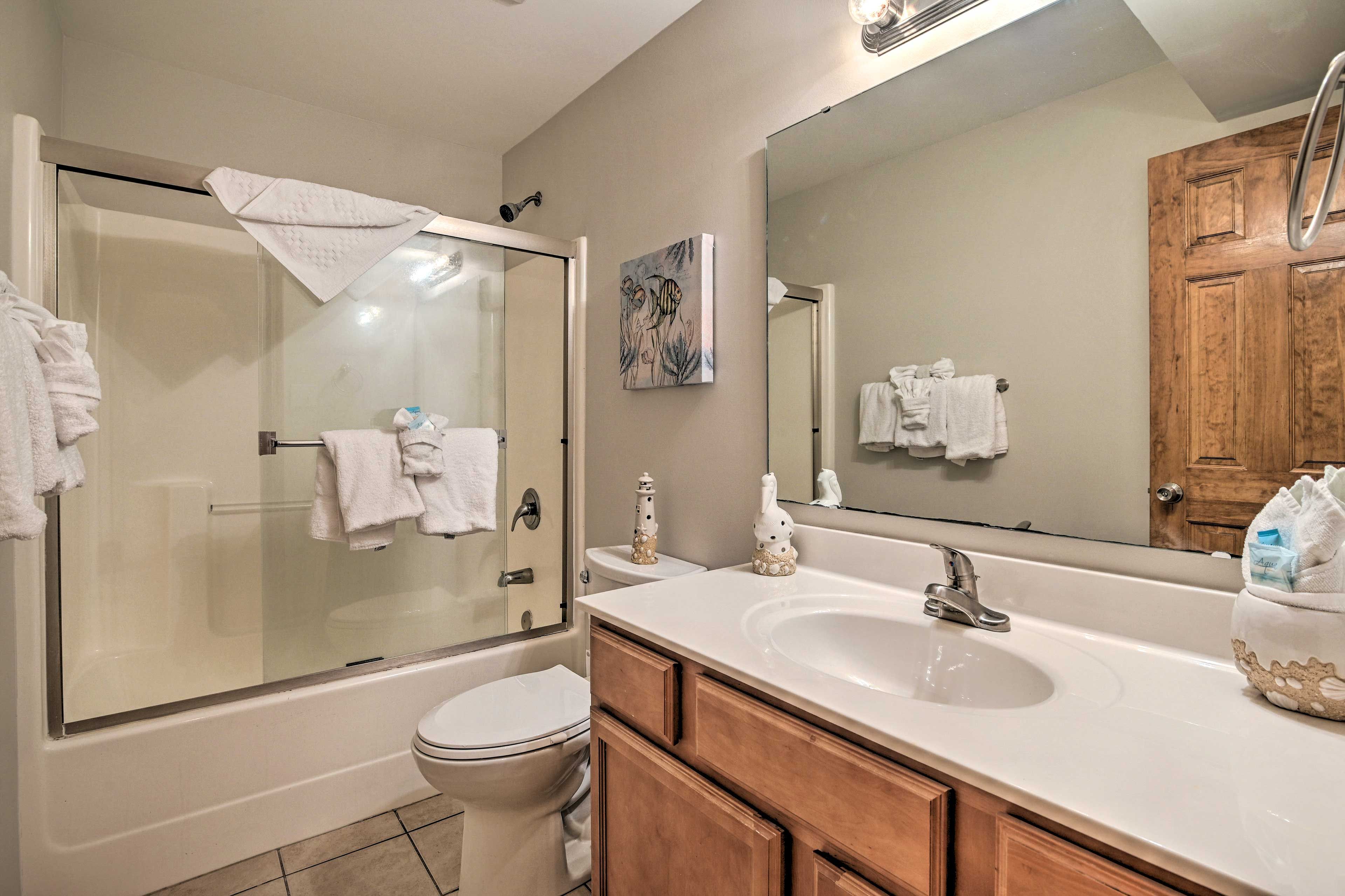 Full Bathroom | Hair Dryer | Linens & Towels | Complimentary Toiletries