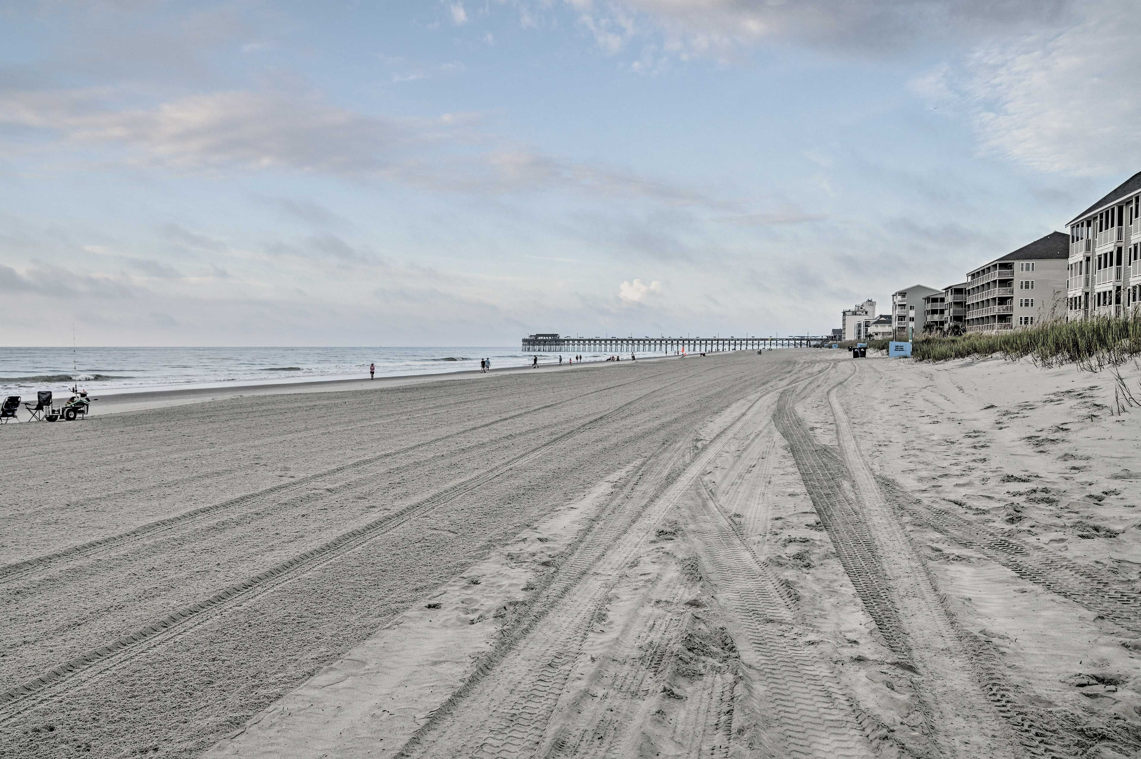 Garden City Beach (Walking Distance)