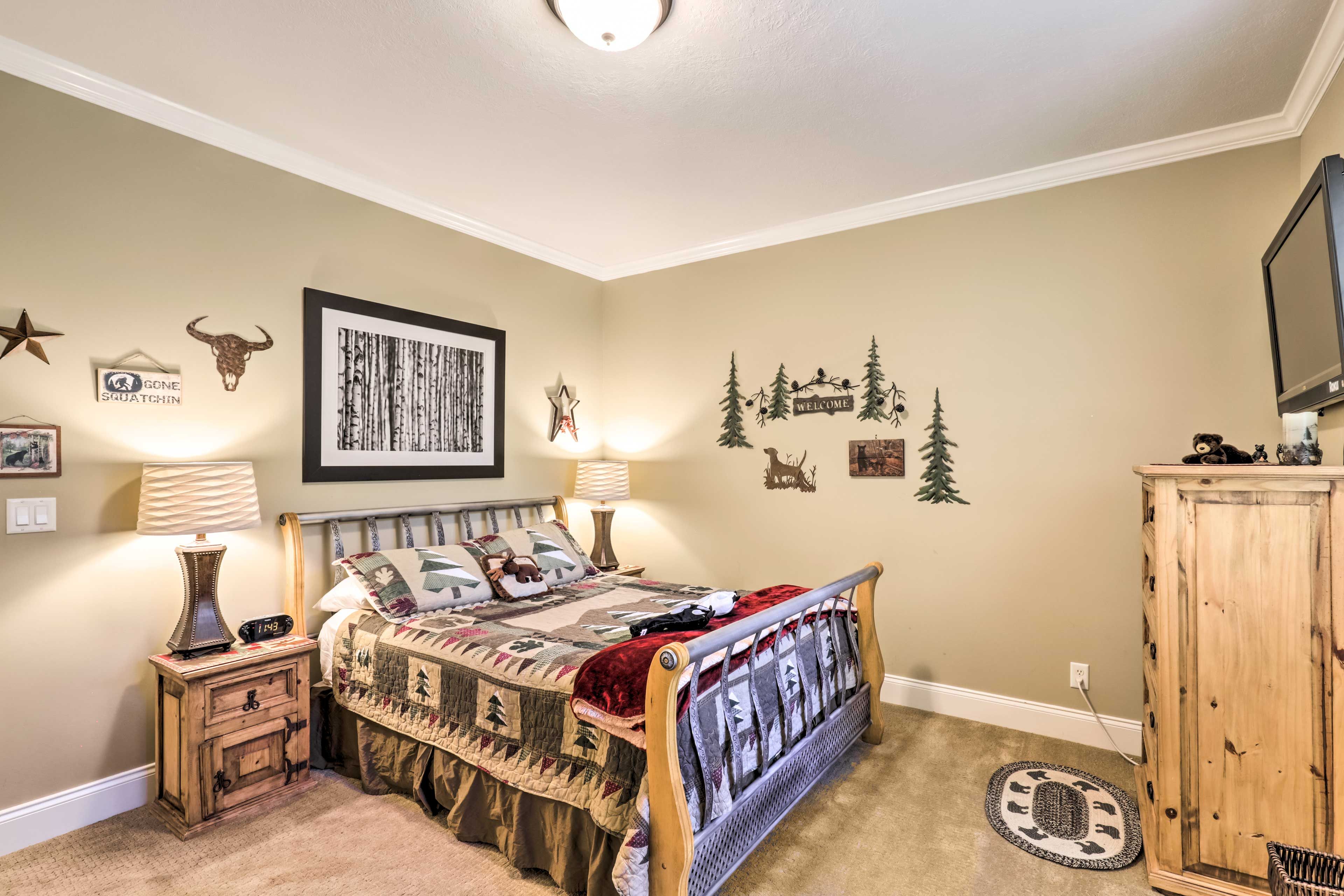 Bedroom 4 | Queen Bed
