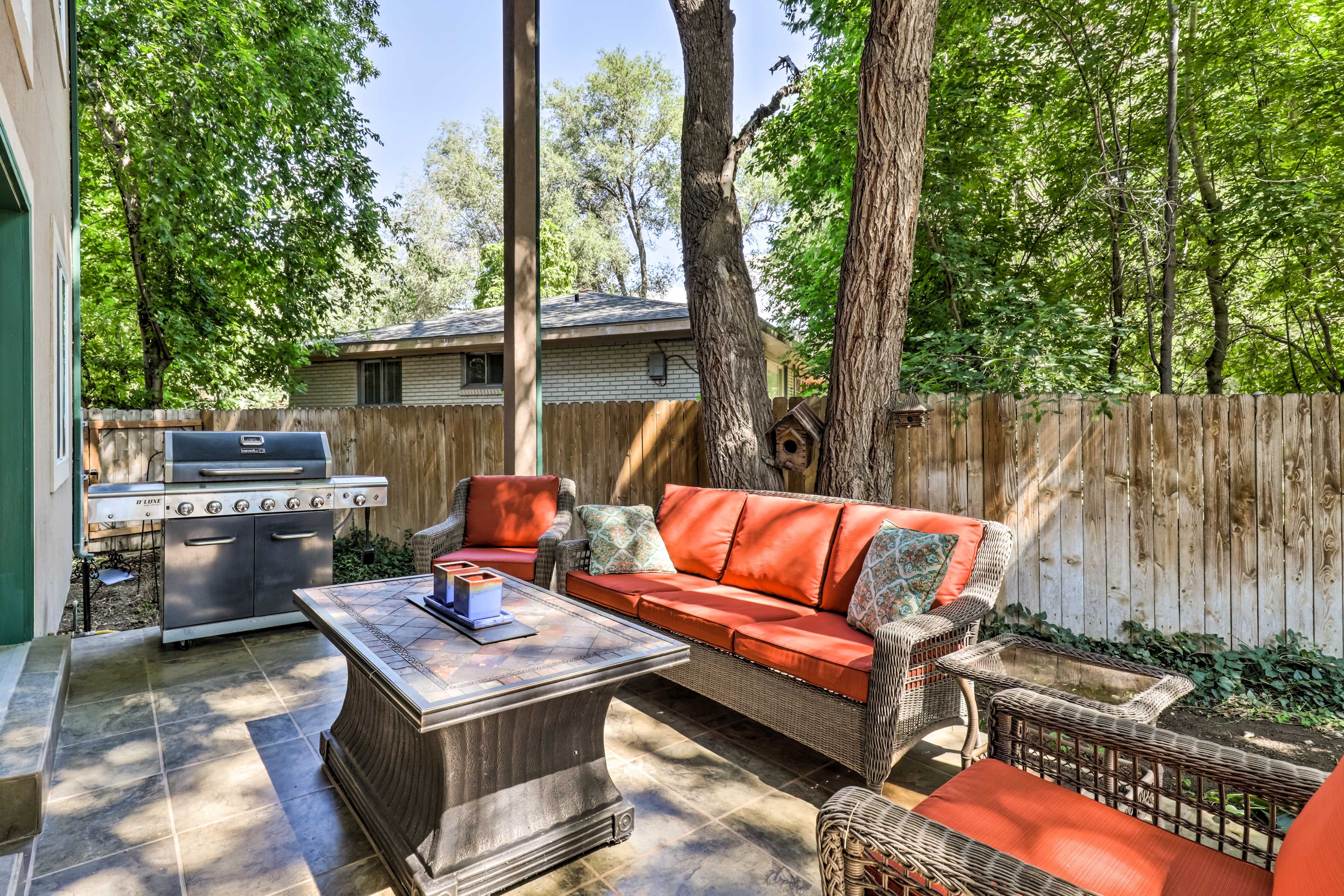 Lounge Area | Gas Grill
