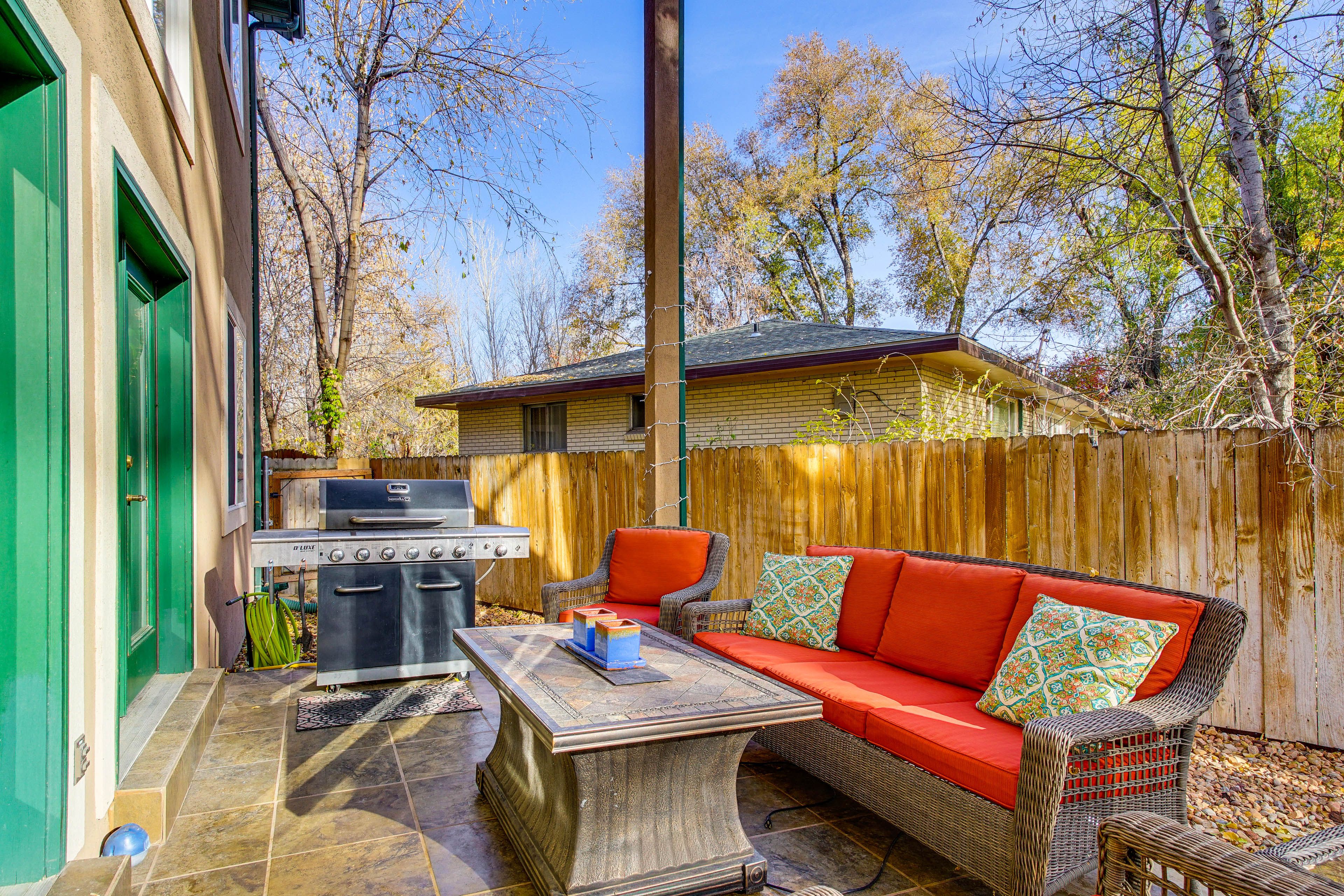 Lounge Area | Gas Grill