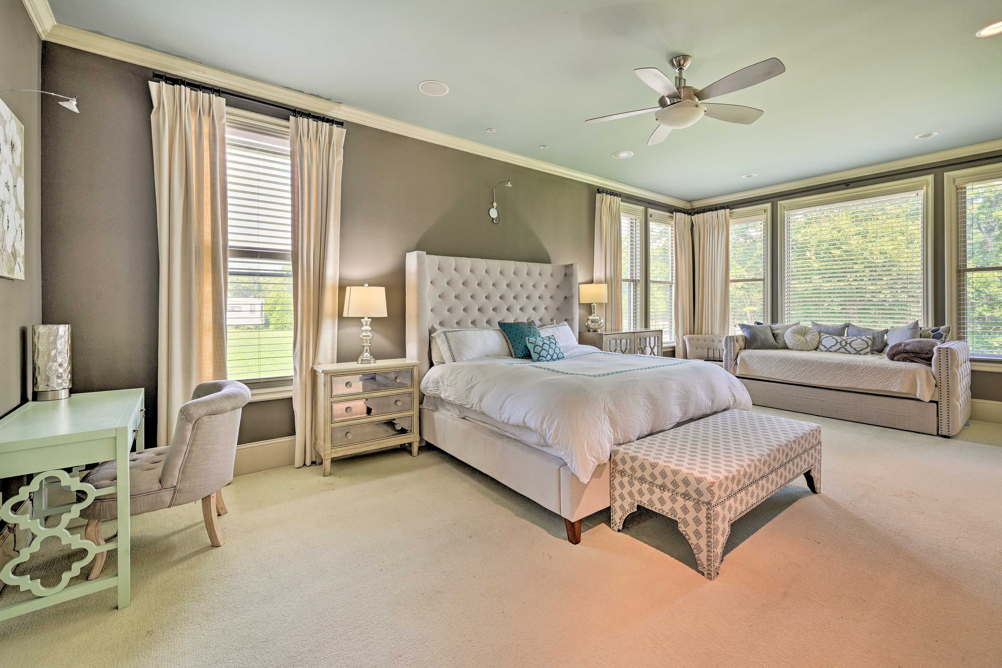 Bedroom 1 | King Bed | Twin Daybed | Twin Trundle | Linens Provided