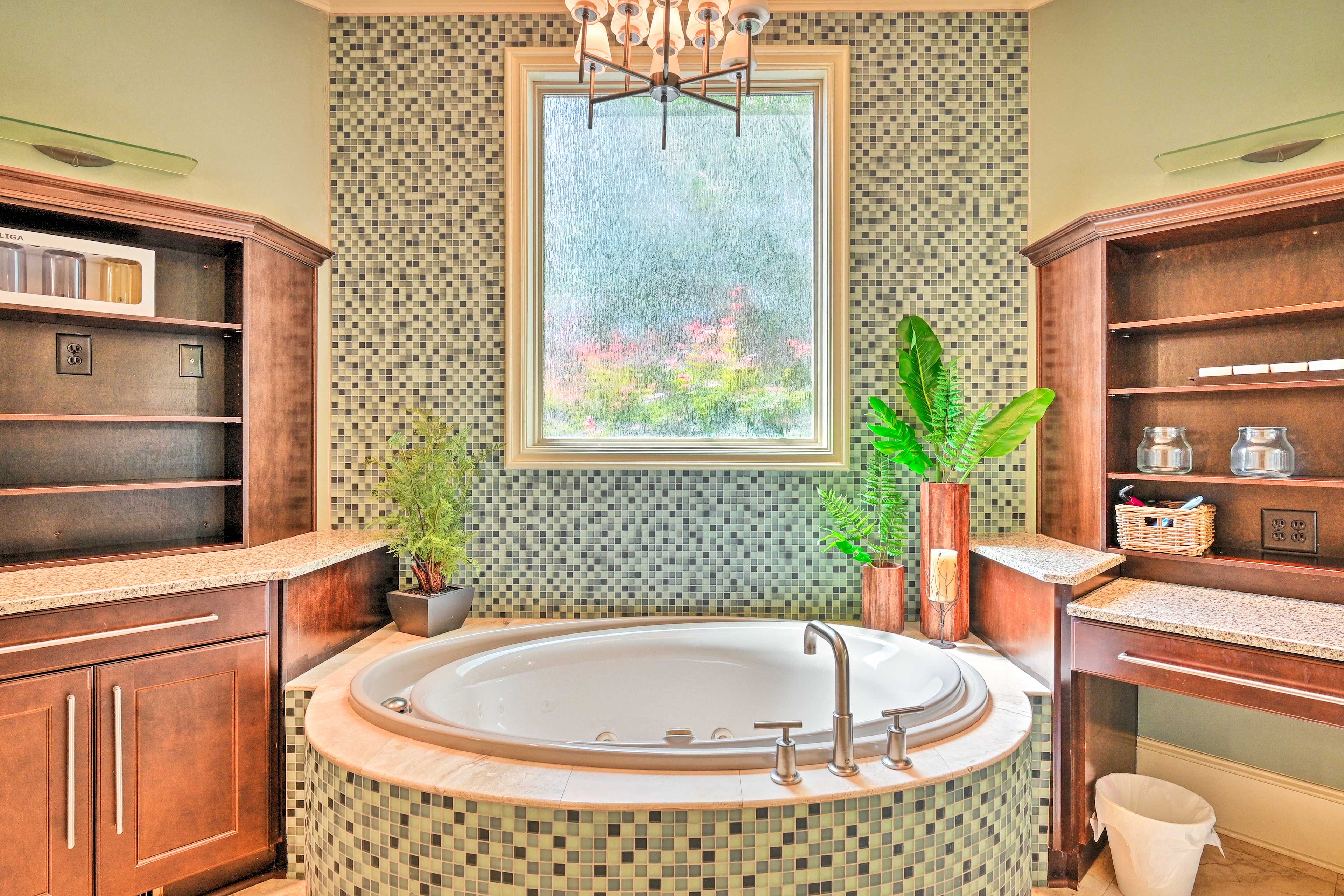 En-Suite Bathroom | Towels Provided