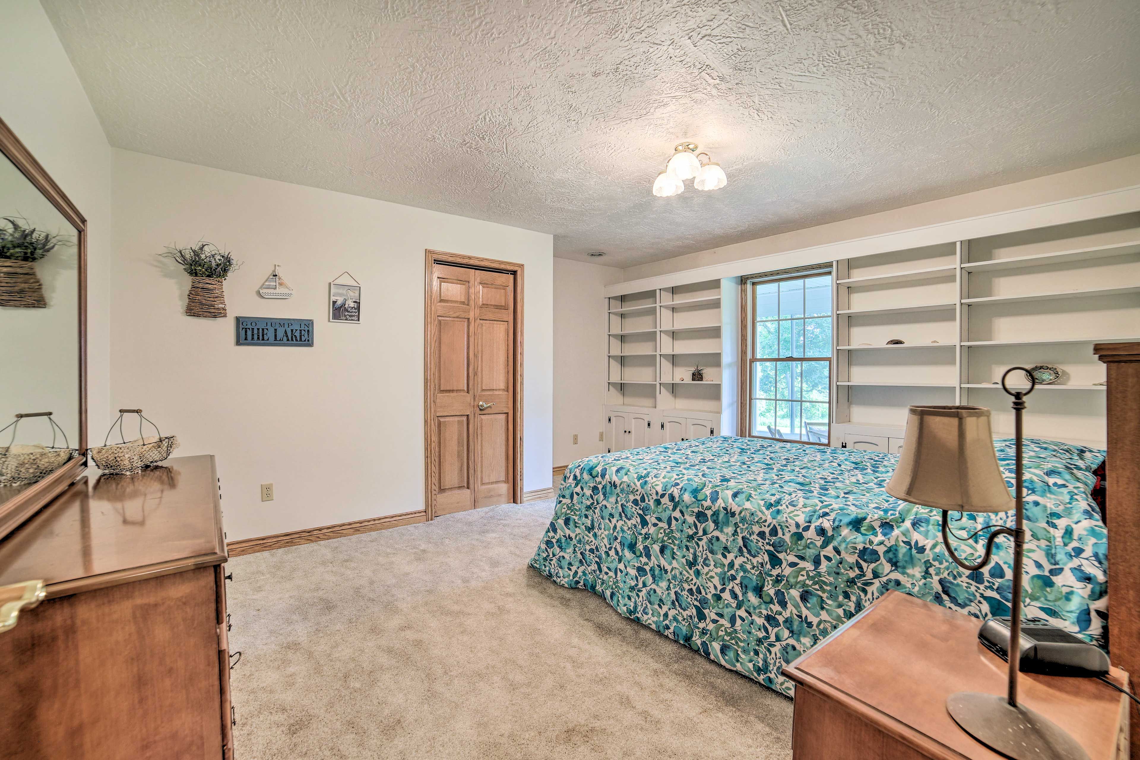 Bedroom 2 | Queen Bed | 1st Floor