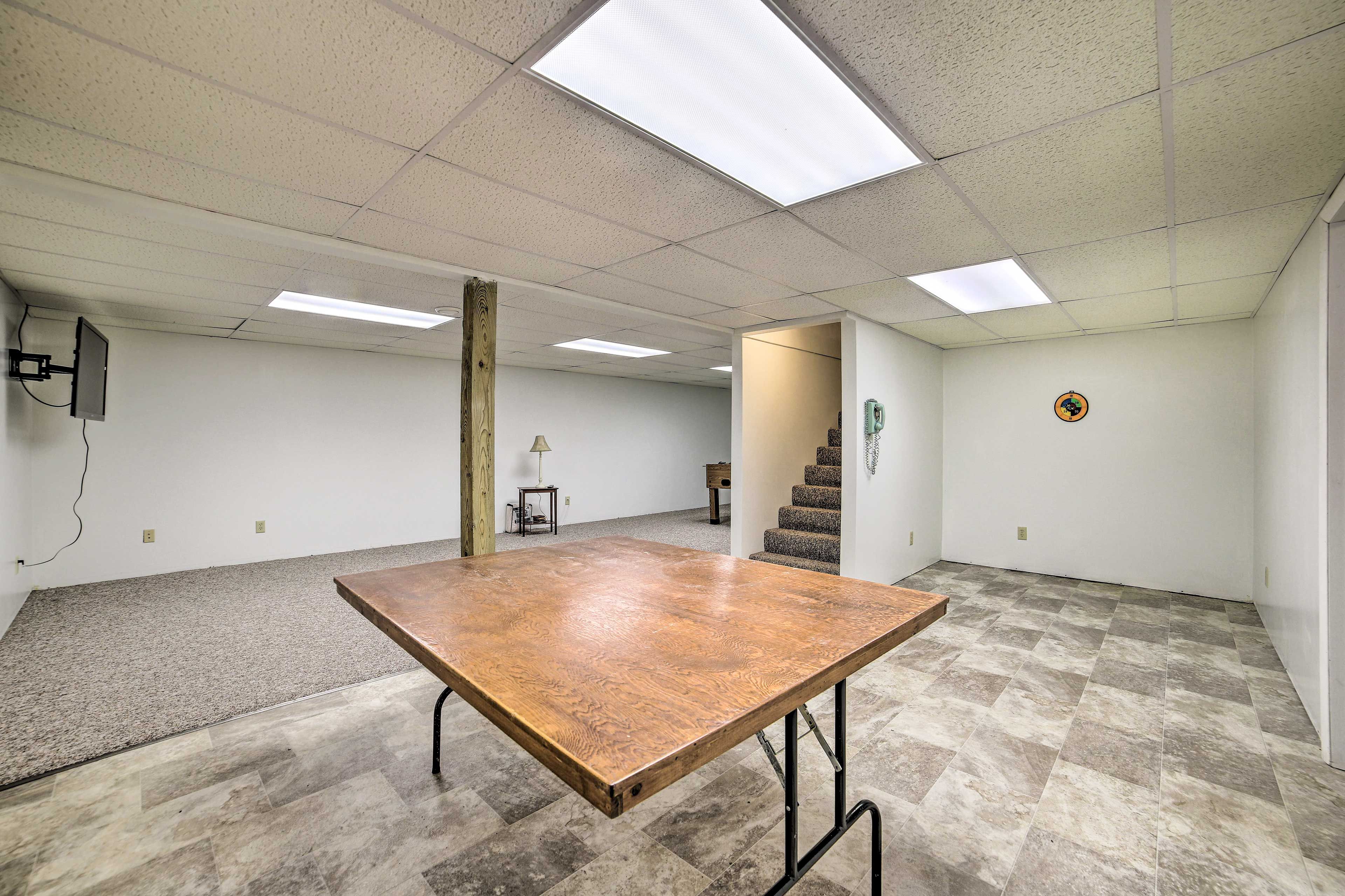 Game Room | Flat-Screen TV w/ Cable | Foosball Table | Basement