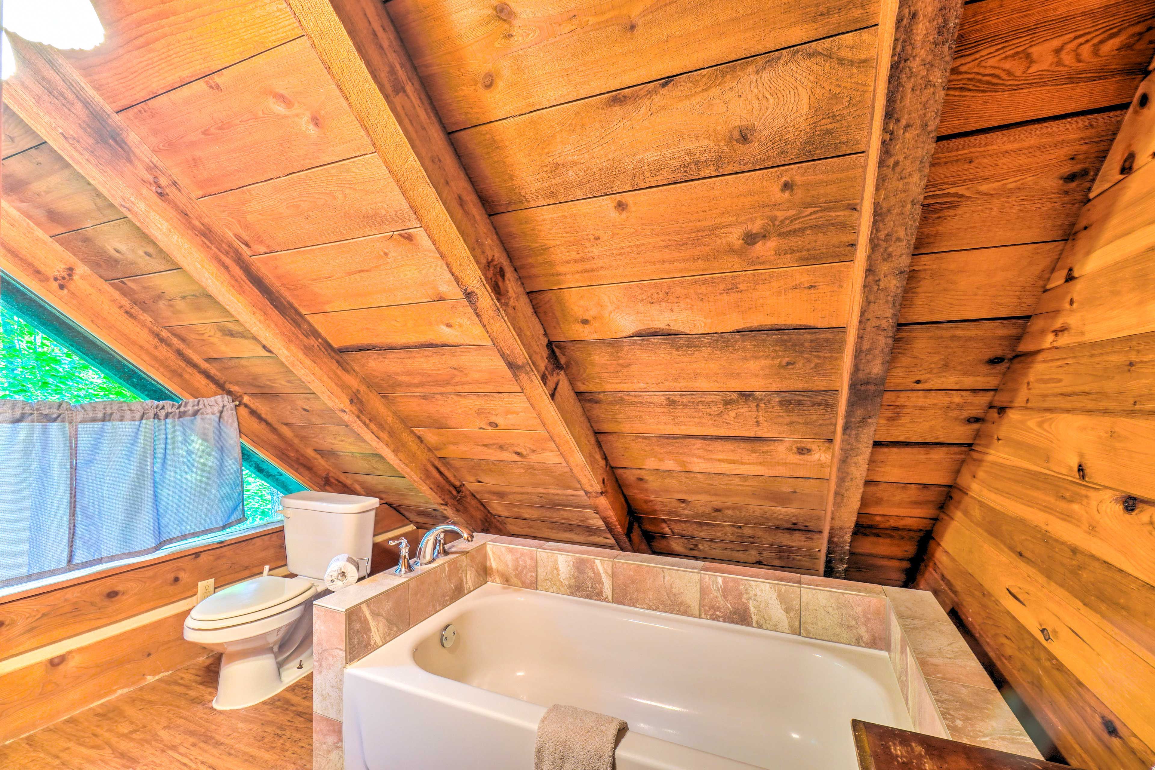 Full Bathroom | Upper Level