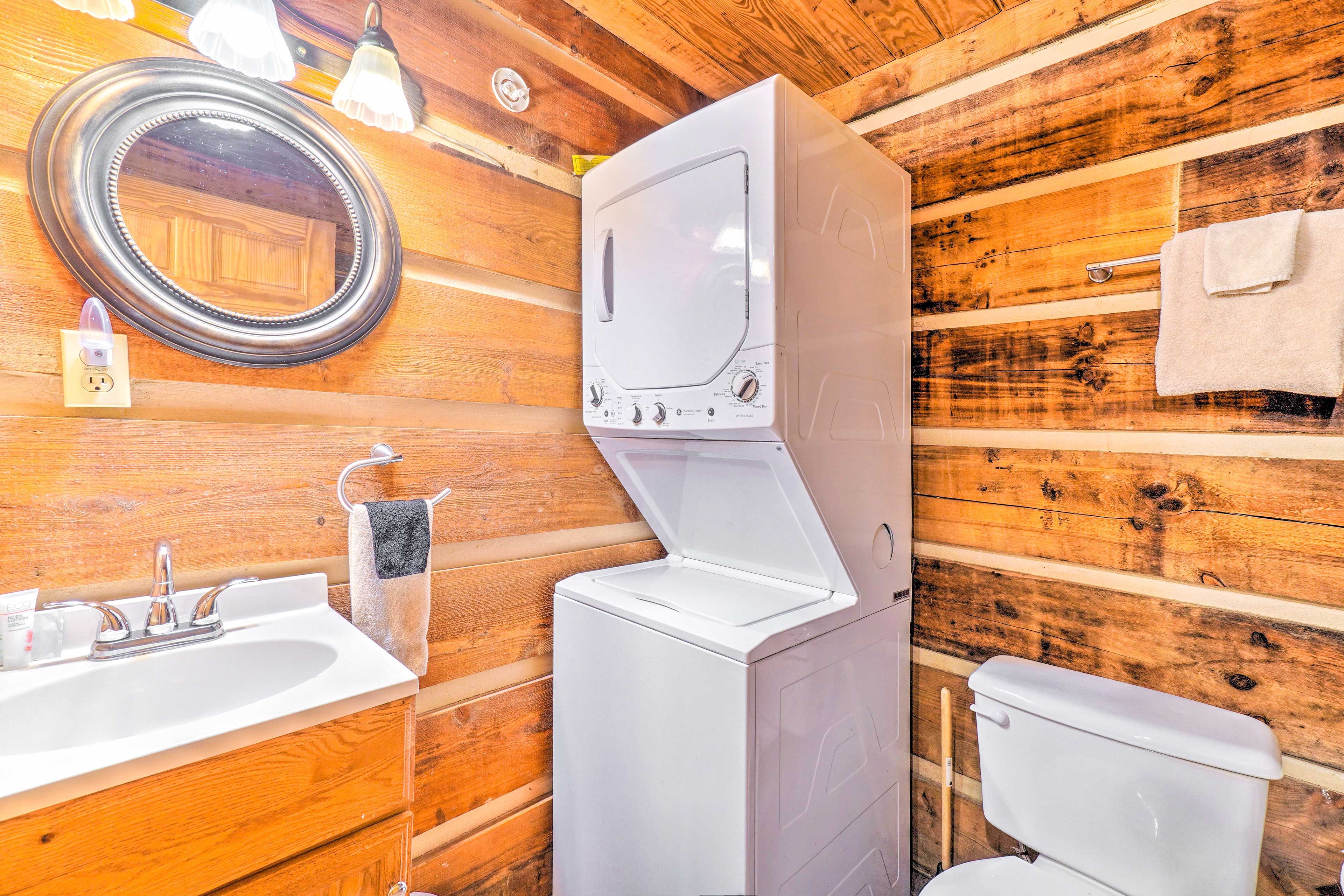 Full Bathroom | Towels Provided