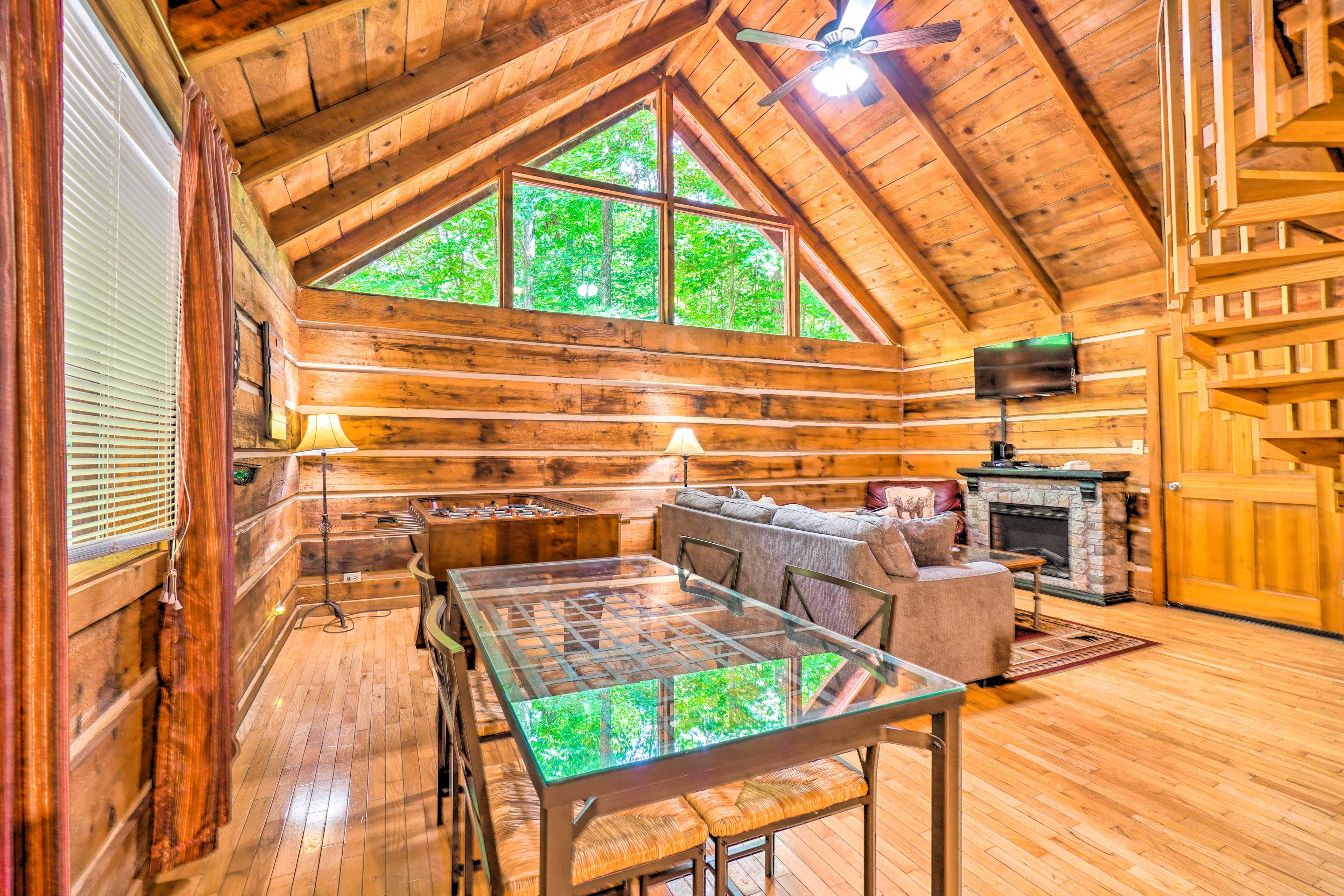 Dining Area | Dishware Provided