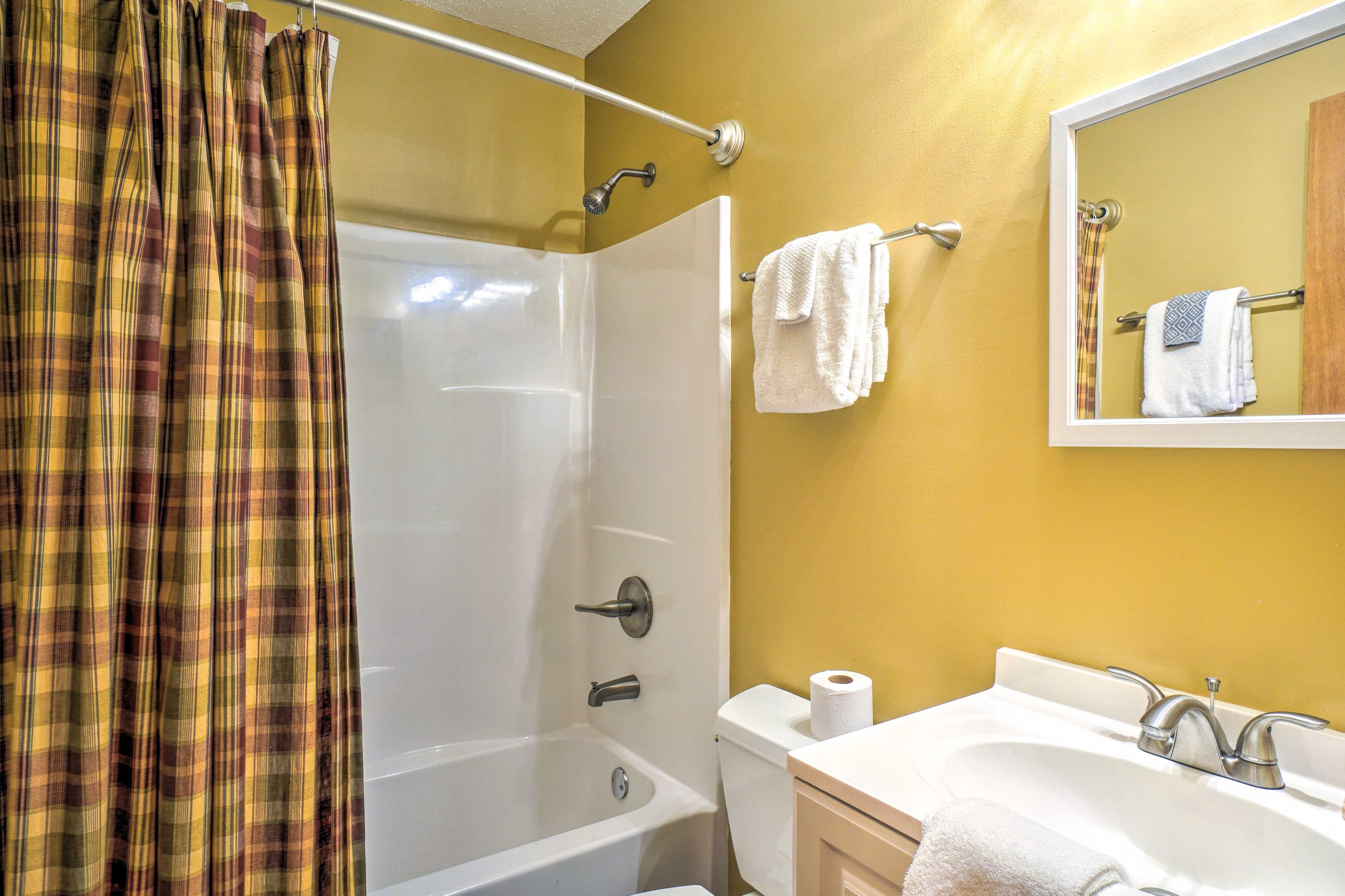 Full Bathroom | Main Level | Hair Dryer