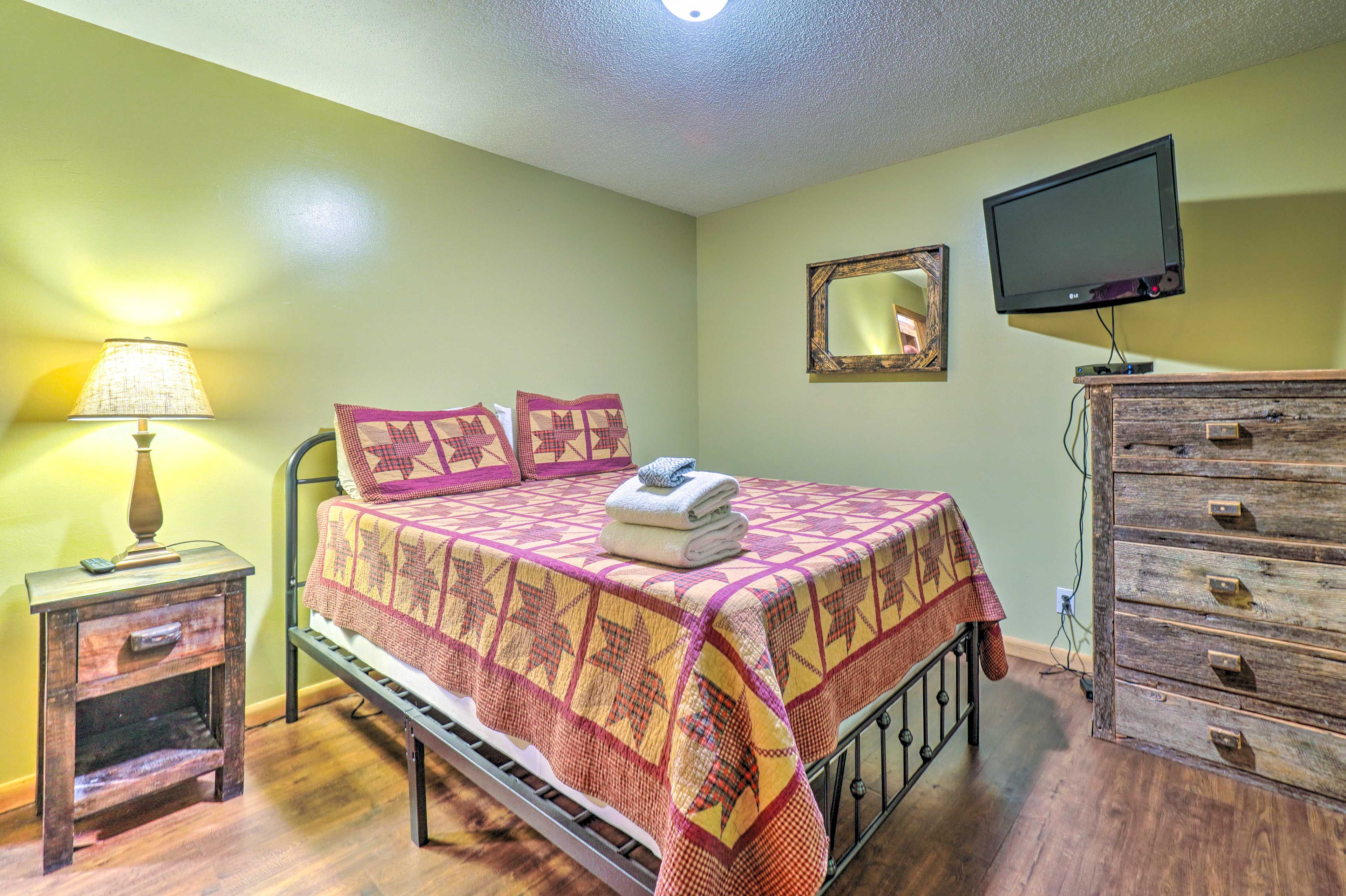 Bedroom 2 | Main Level | Queen Bed