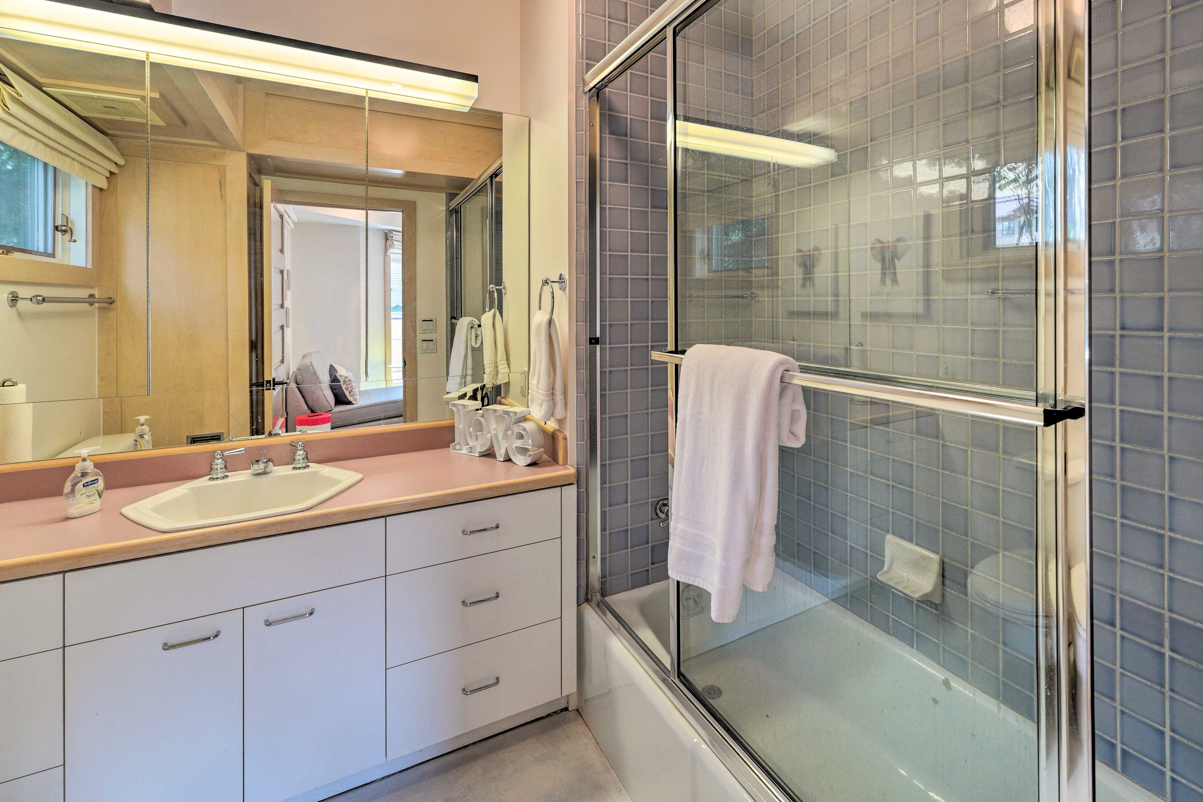 Full En-Suite Bathroom