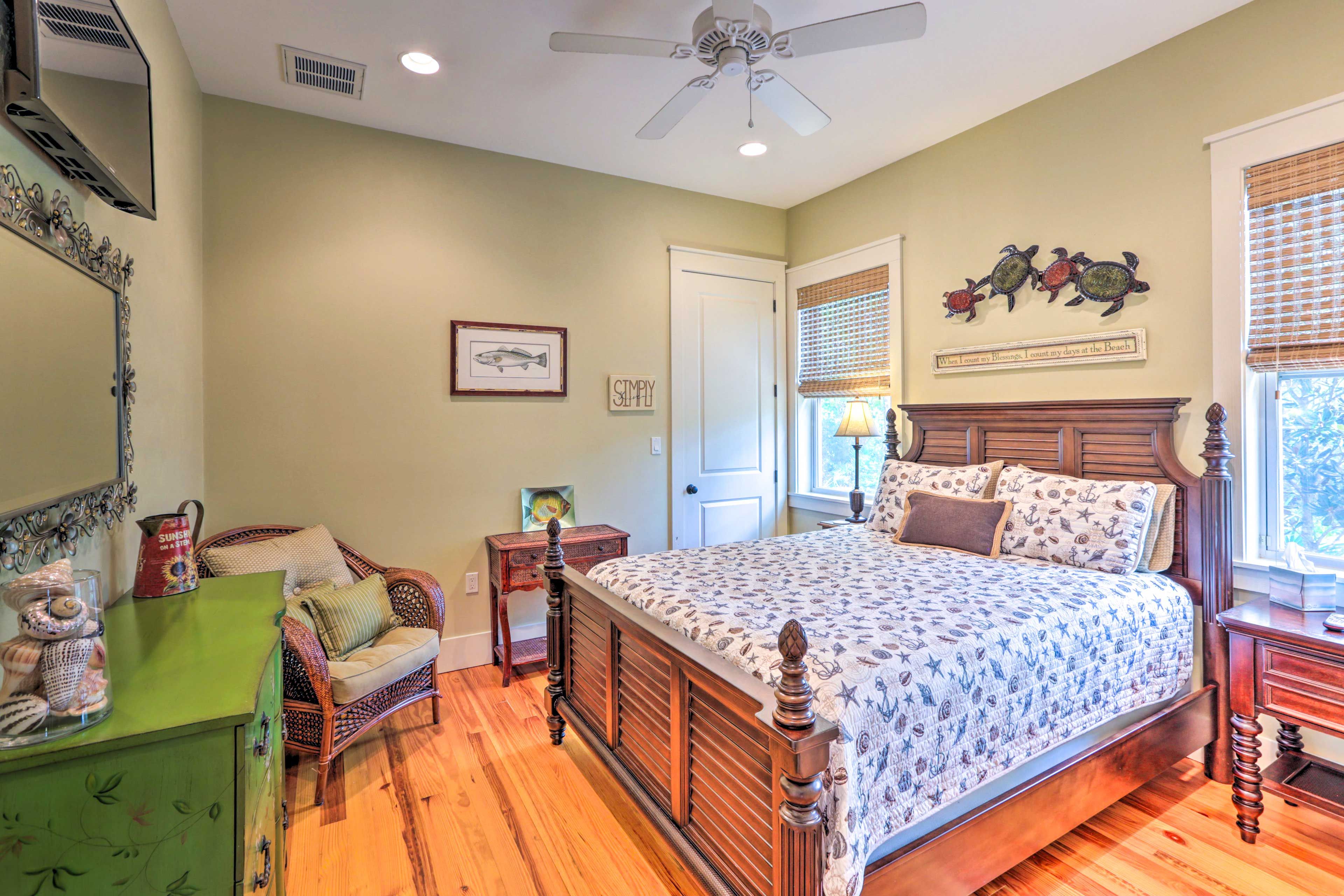 Bedroom 2 | Queen Bed | DISH Satellite TV