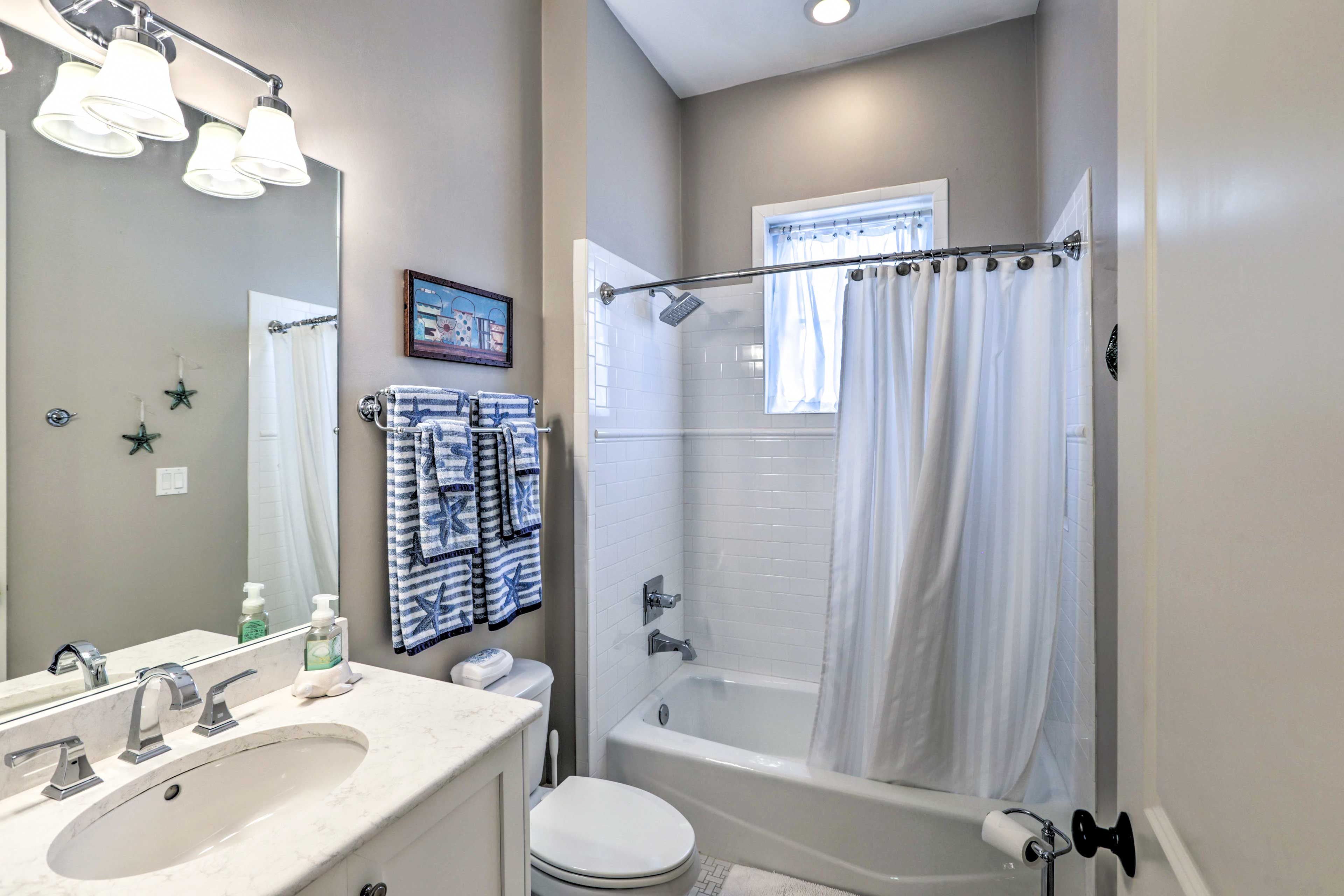 Full Bathroom | Complimentary Toiletries | Hair Dryer | Towels