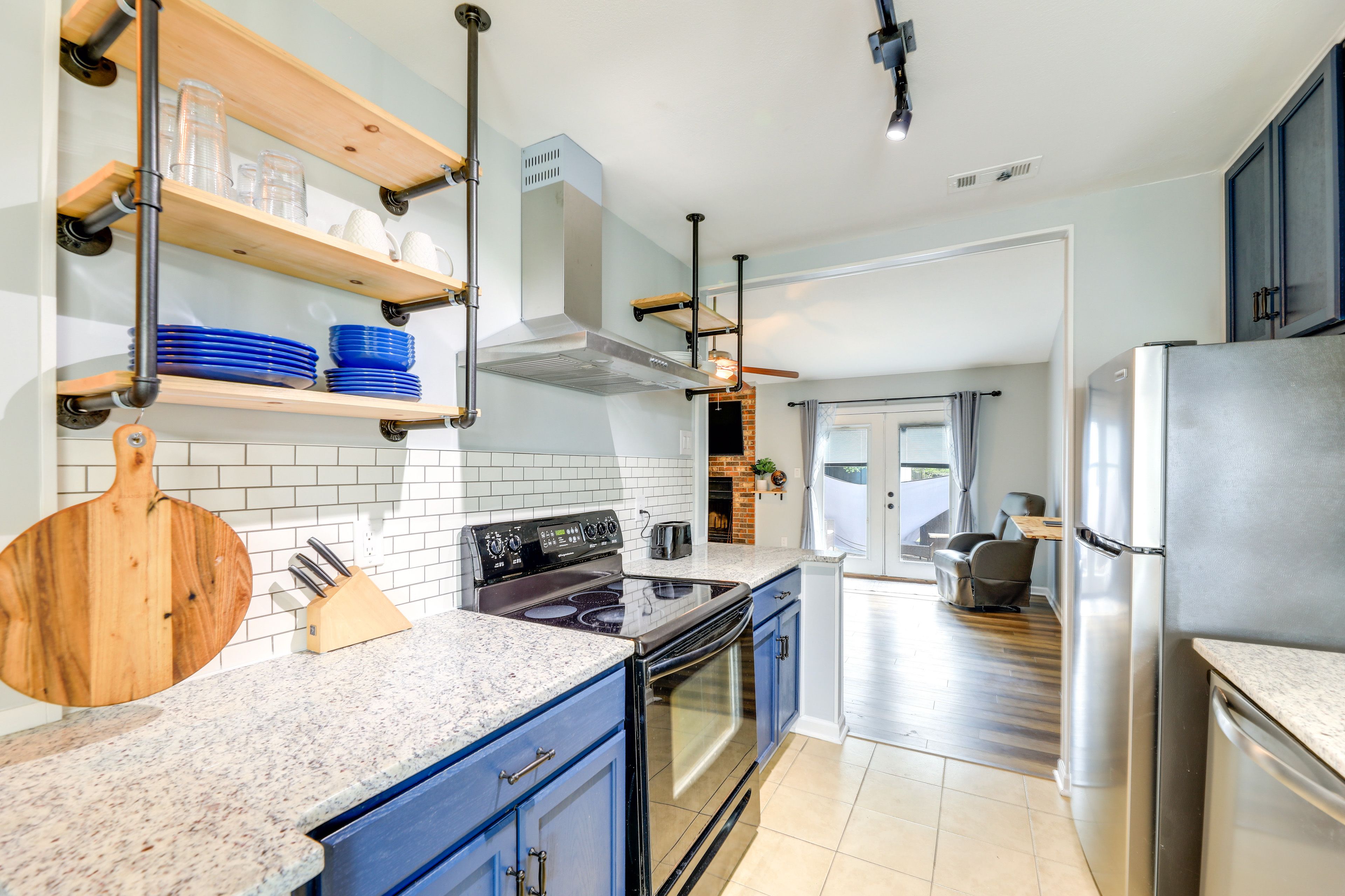 Kitchen | Stove/Oven | Refrigerator | Dishwasher | Microwave