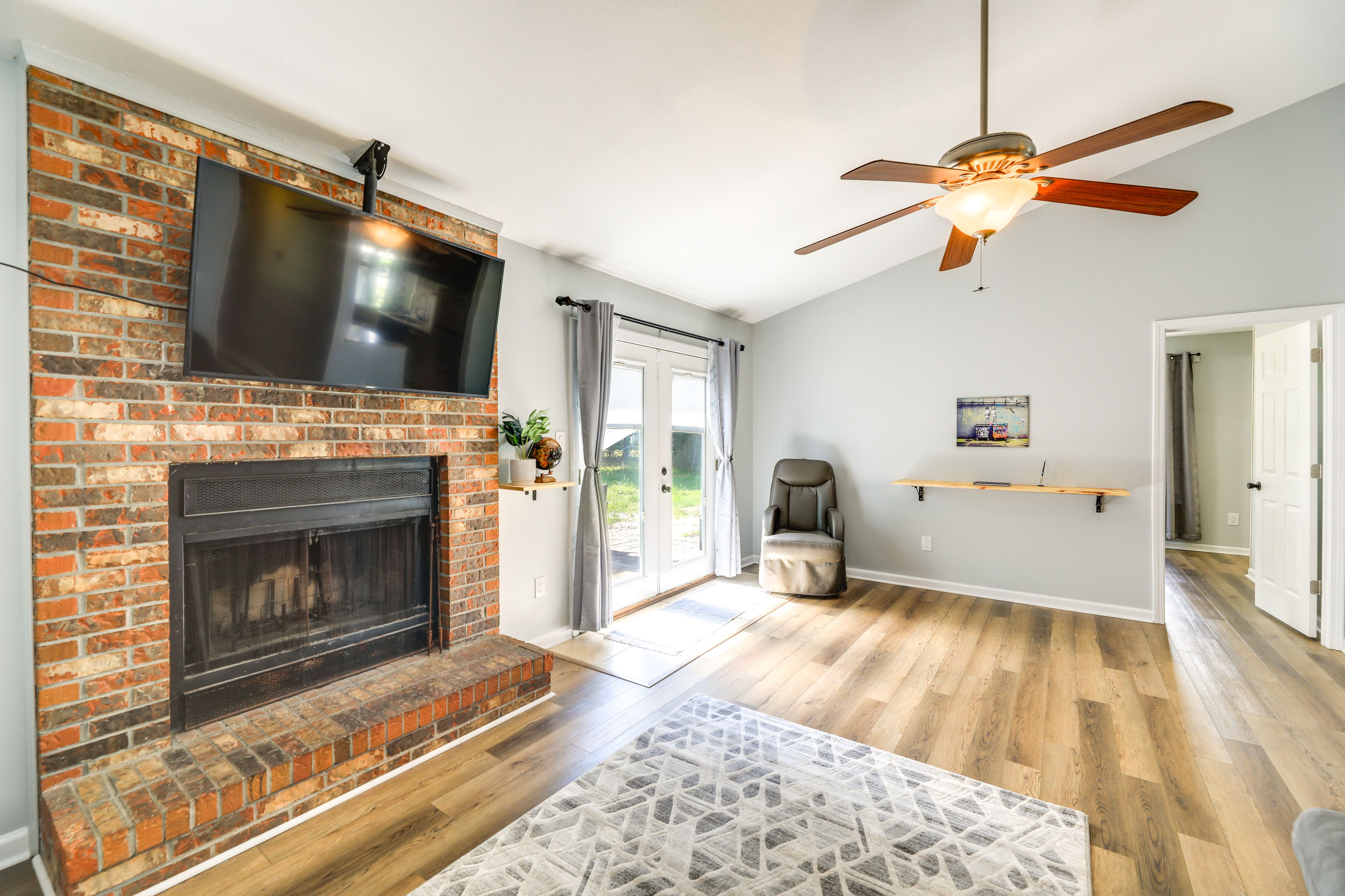 Living Room | Smart TV | Wood-Burning Fireplace | Laptop-Friendly Workspace