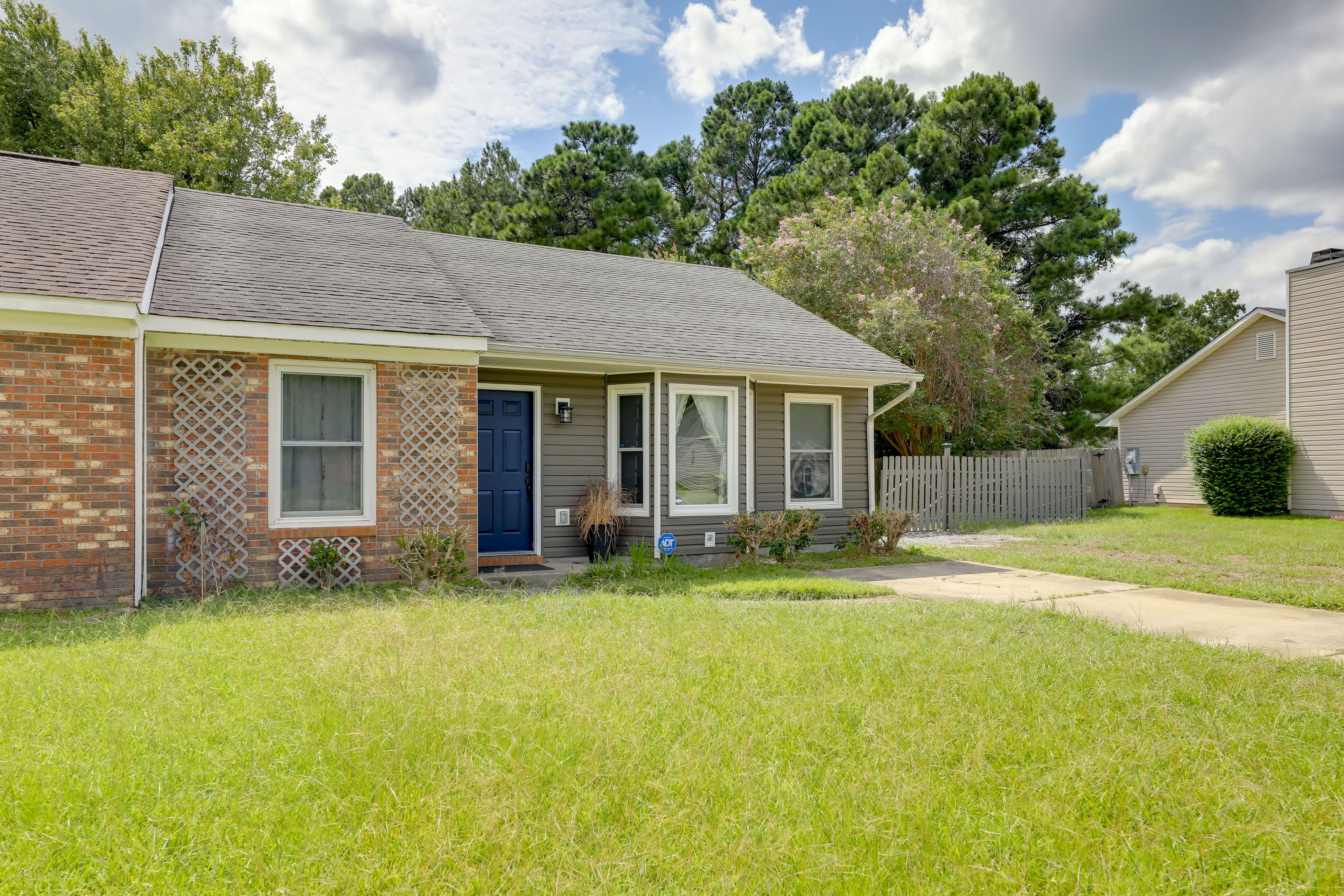 Parking | Driveway (2 Vehicles) | RV/Trailer Parking