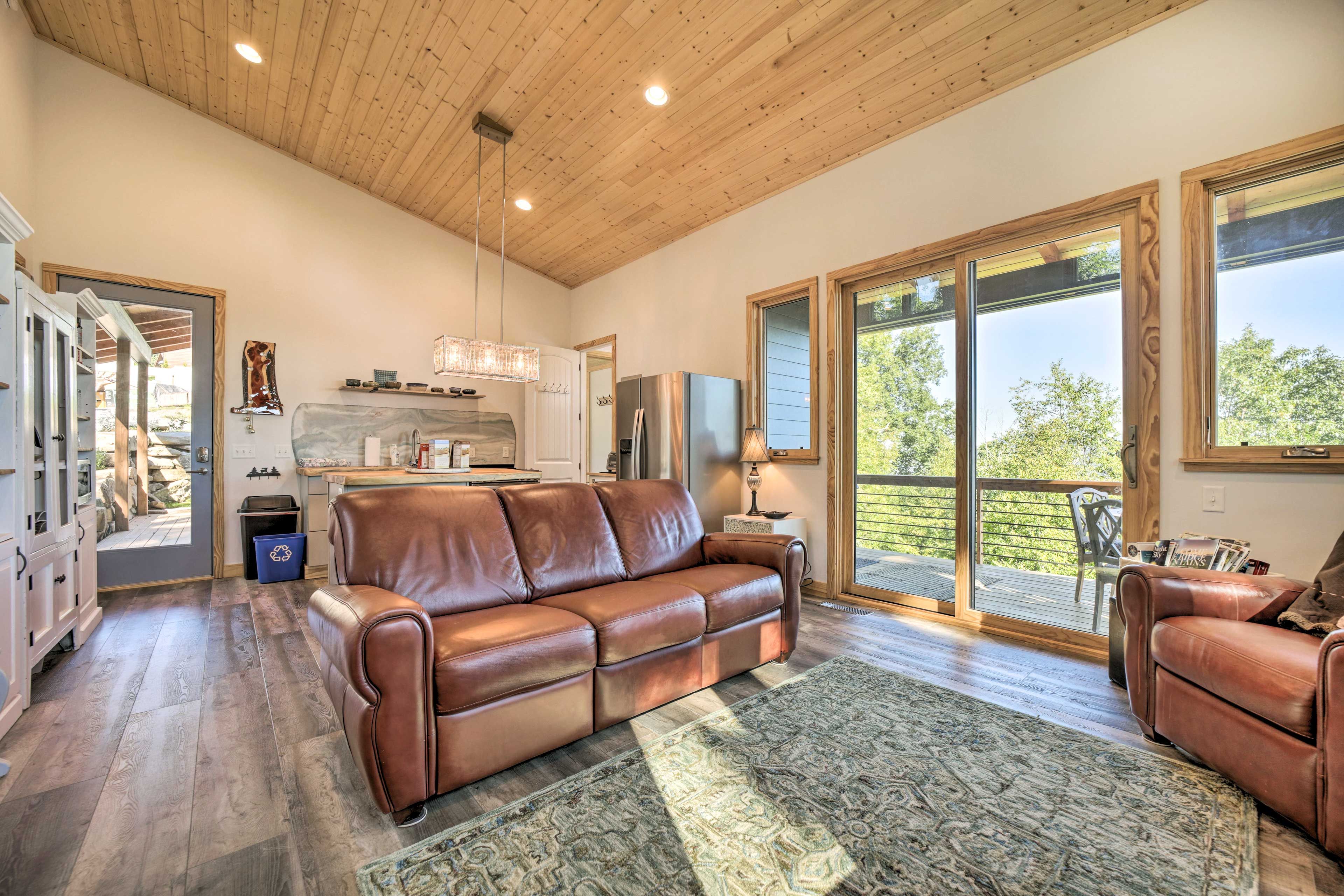 Living Area | Queen Murphy Bed | Linens Provided | Free WiFi | Smart TV