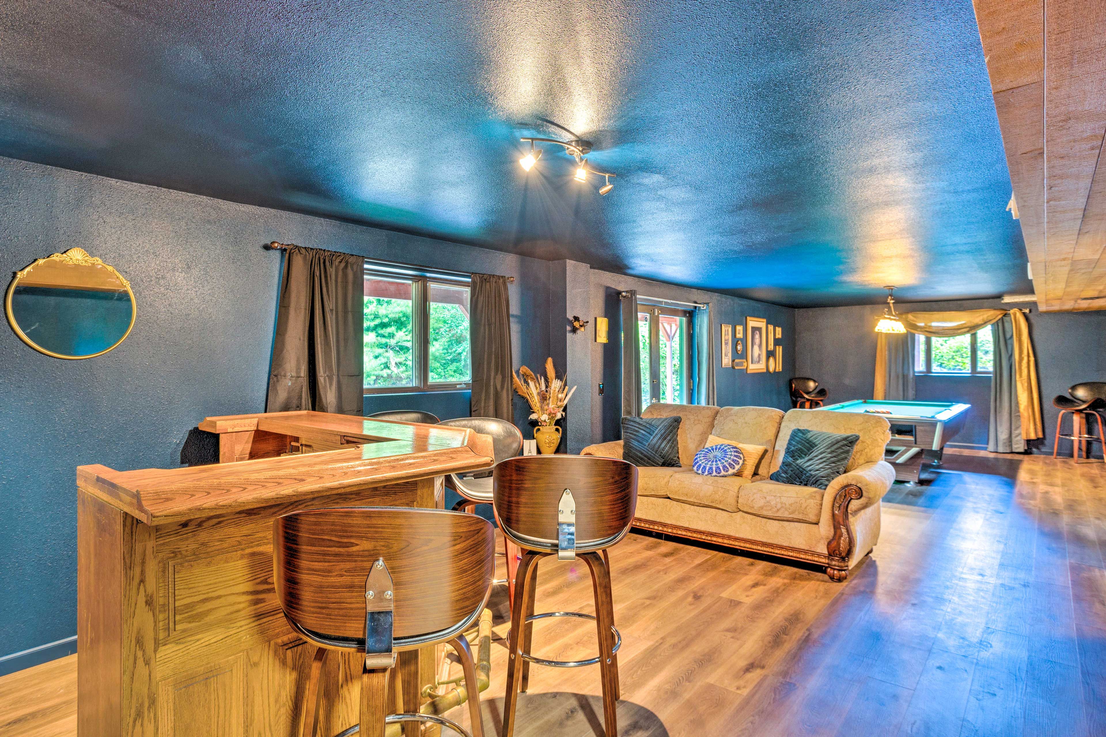 Game Room | Wet Bar | Electric Heater