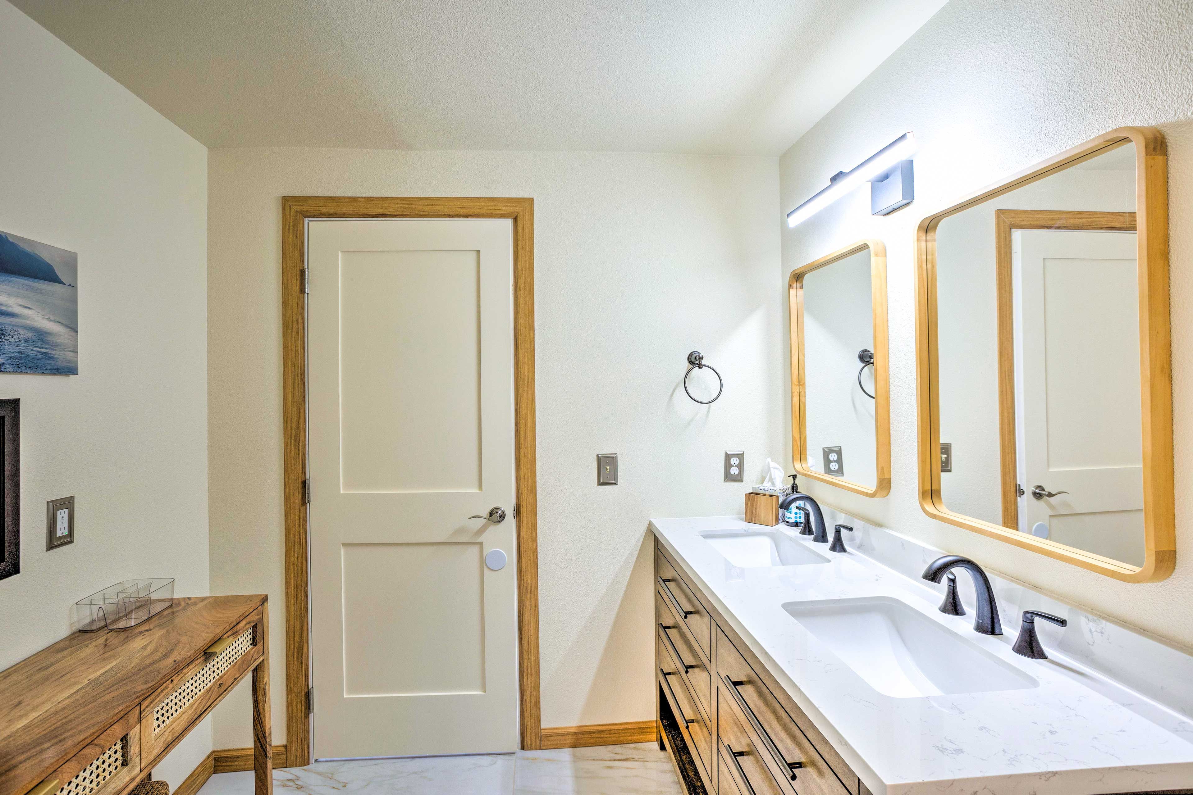 Full Bath | Complimentary Toiletries | Hair Dryer