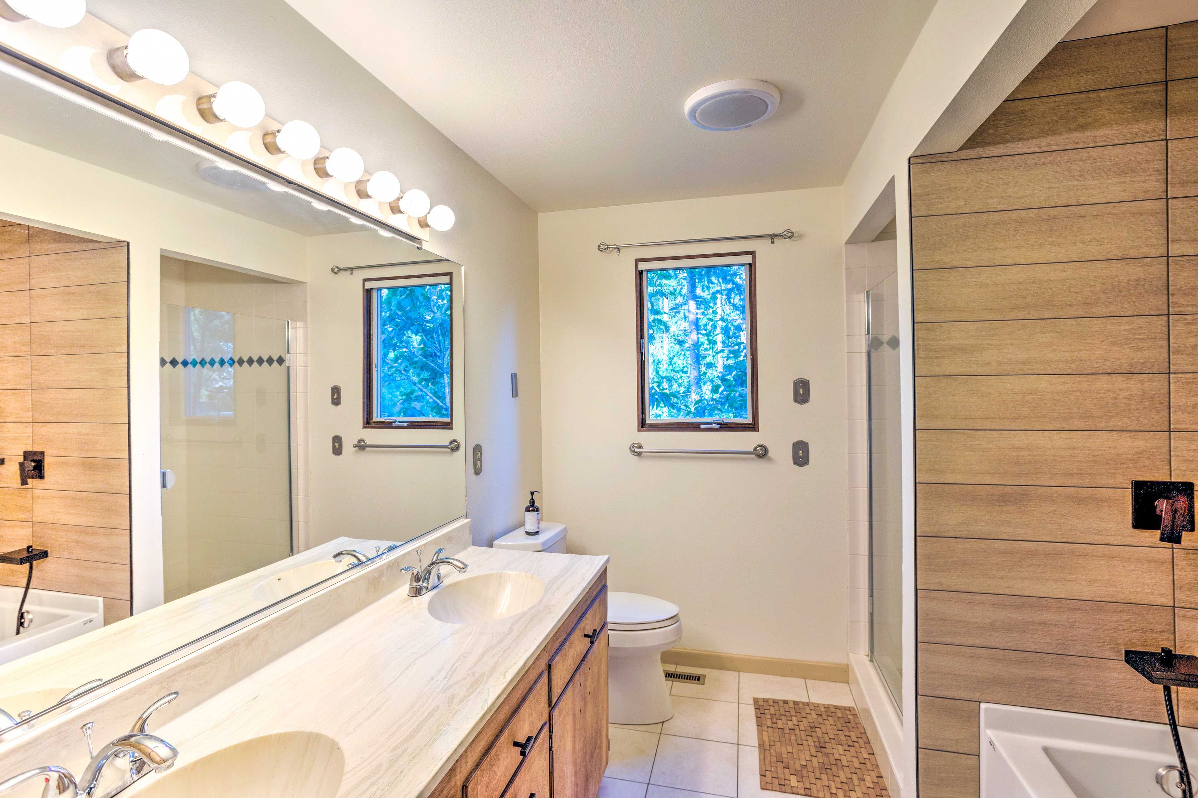 Full Bath | Towels Provided