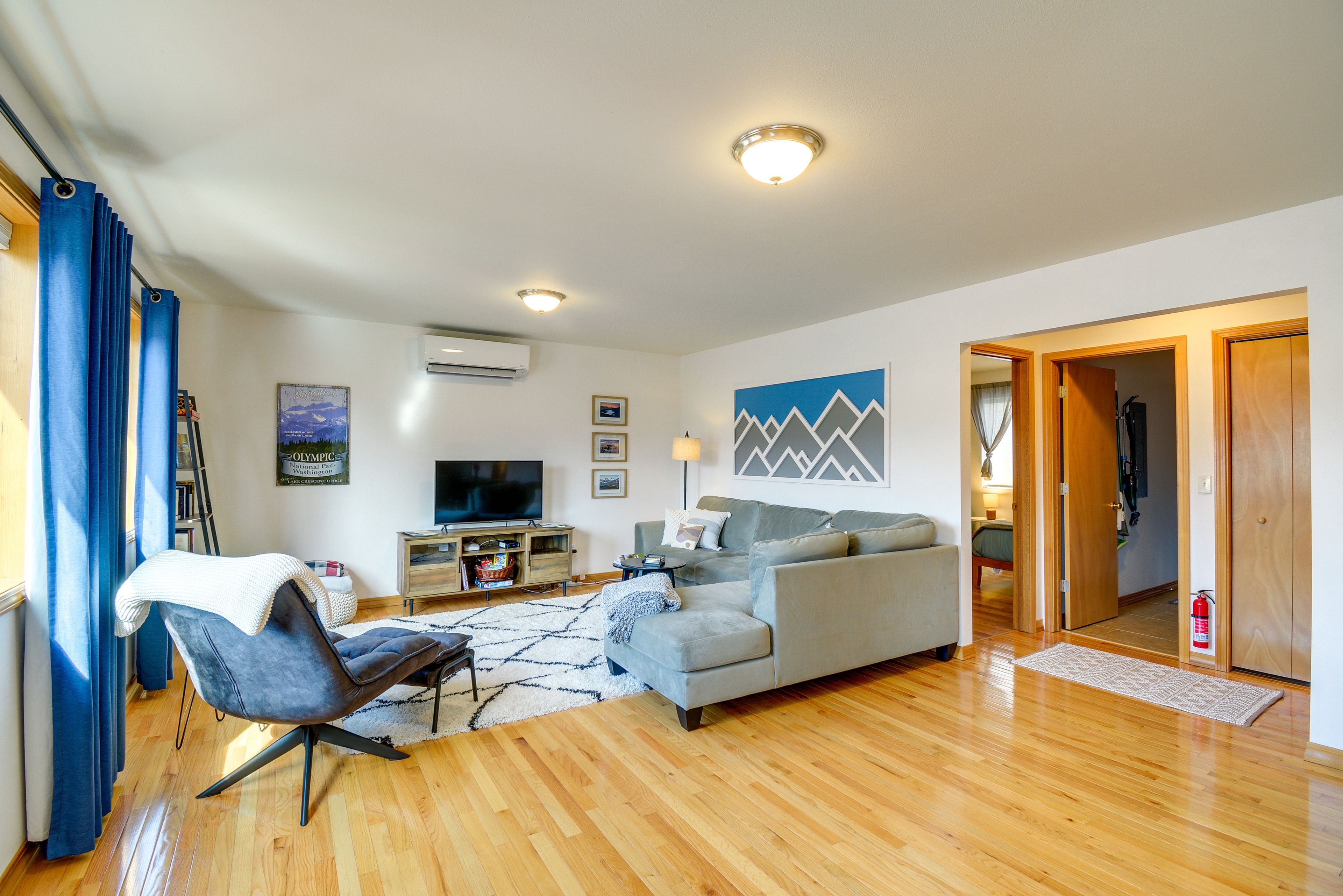 Living Room | Free WiFi | Central A/C | Additional Sleeping | Air Mattress