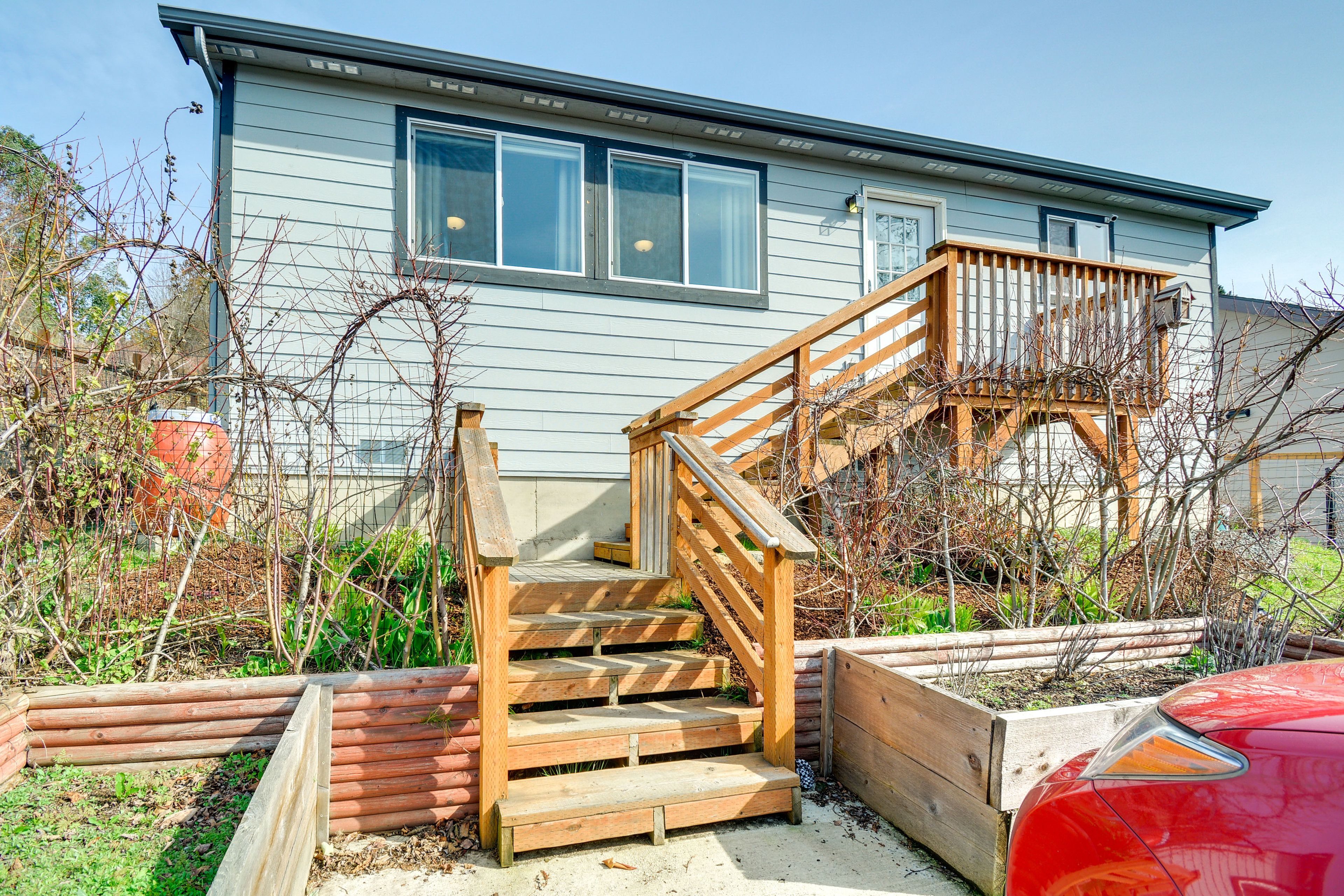 Front Exterior | Parking | Driveway (1 Vehicle) | Free Street Parking