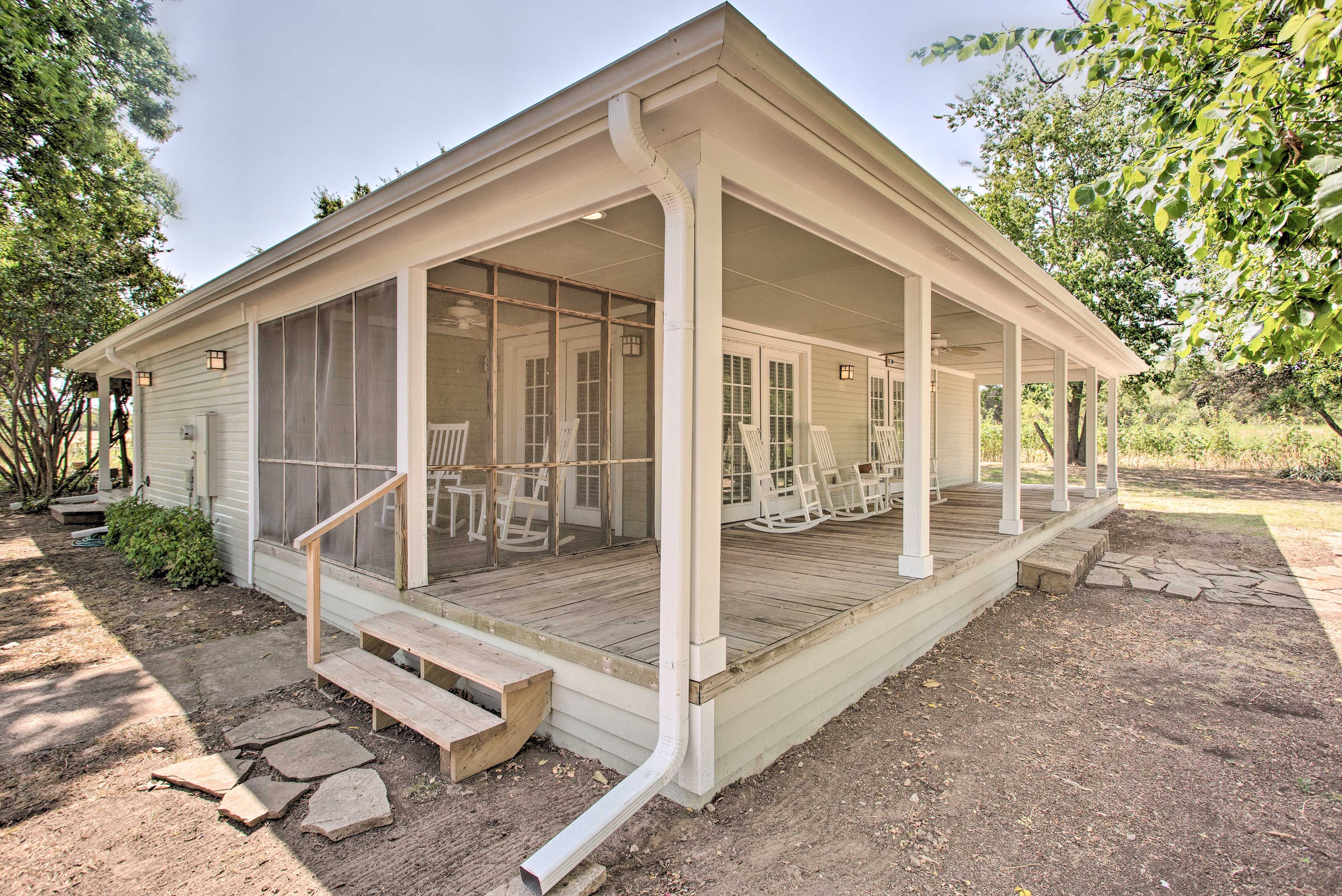 House Exterior | Furnished Porch