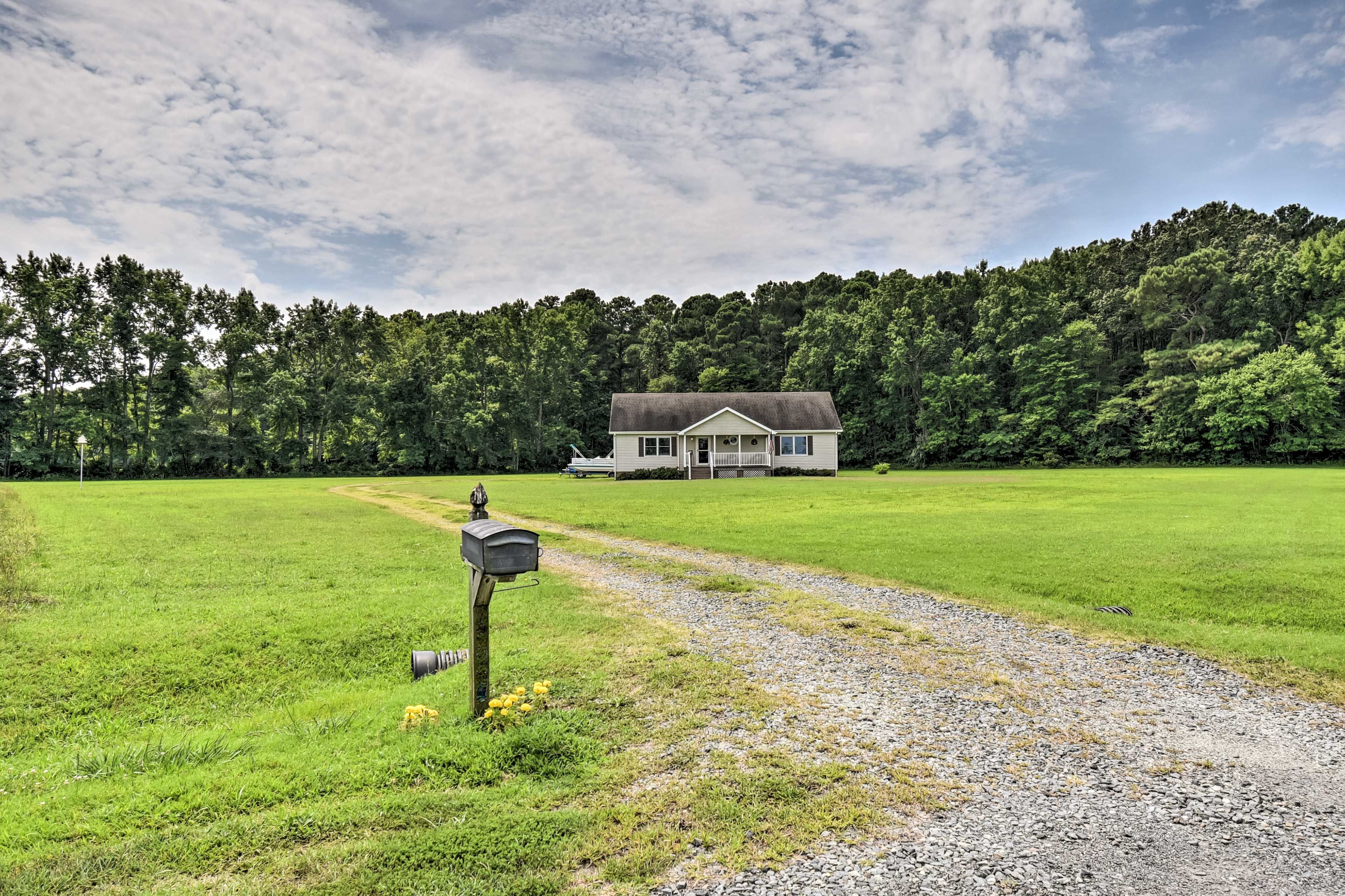 Ample Parking (3-Acre Property) | Boat Parking Allowed