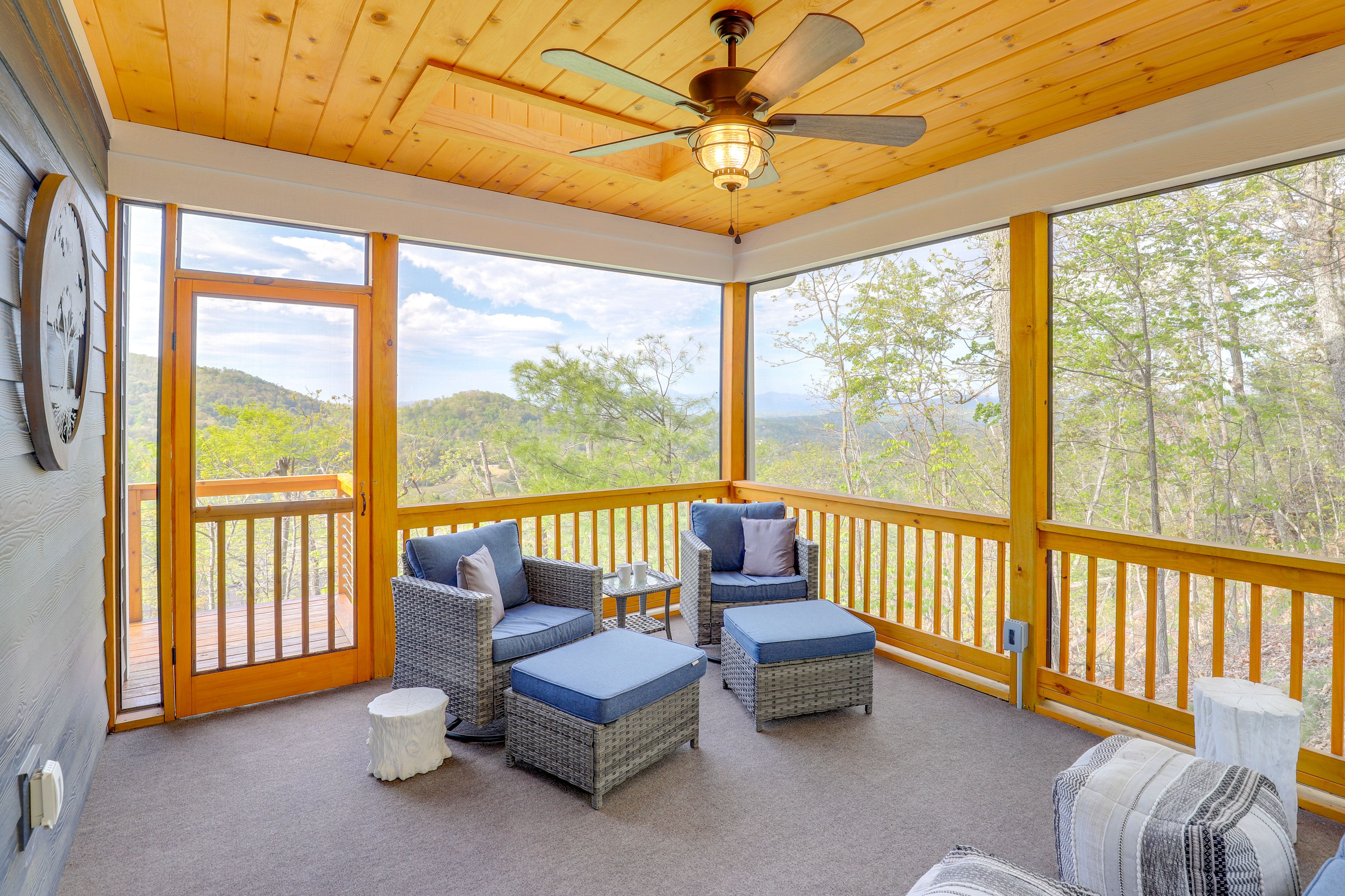 Screened Porch | Outdoor Seating