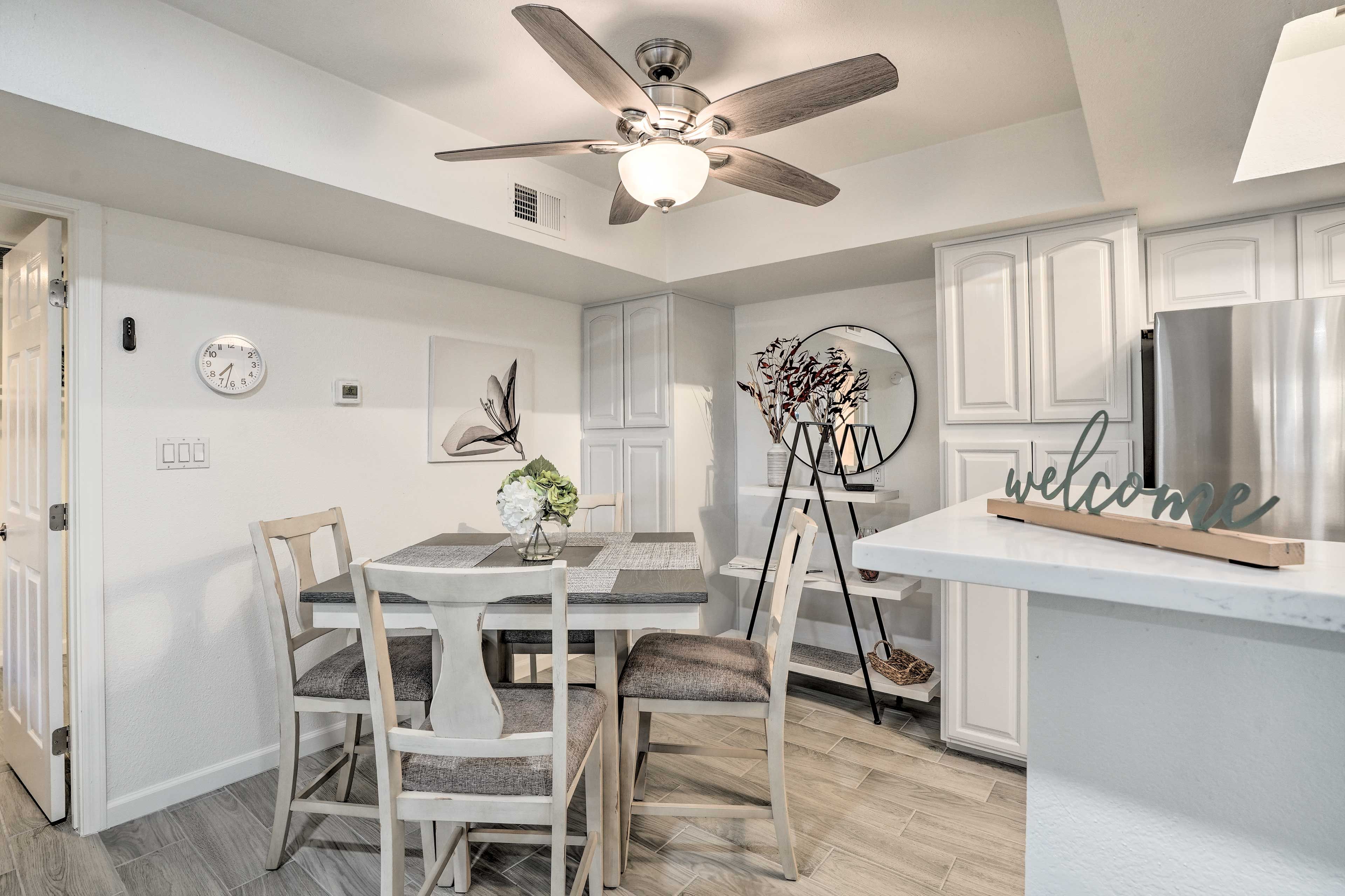 Dining Area | Dishware & Flatware Provided | Booster Seat Available