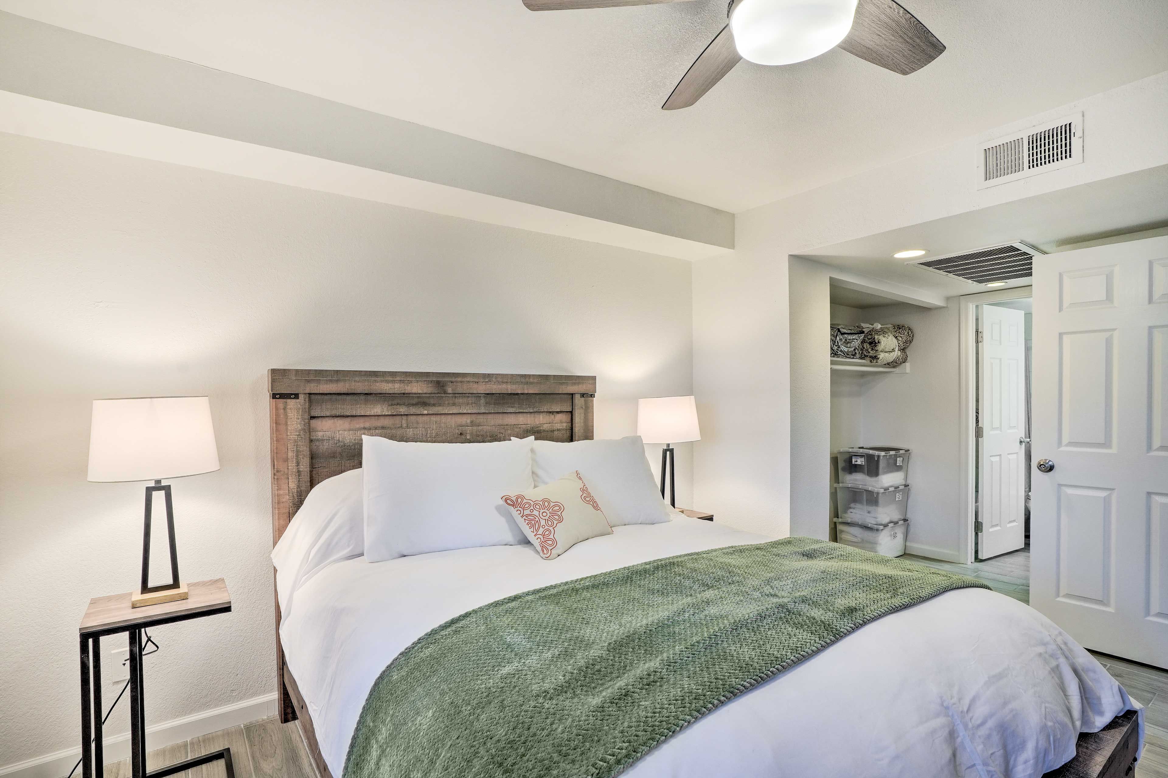 Bedroom | Queen Bed | Linens Provided | Pack 'n Play Available