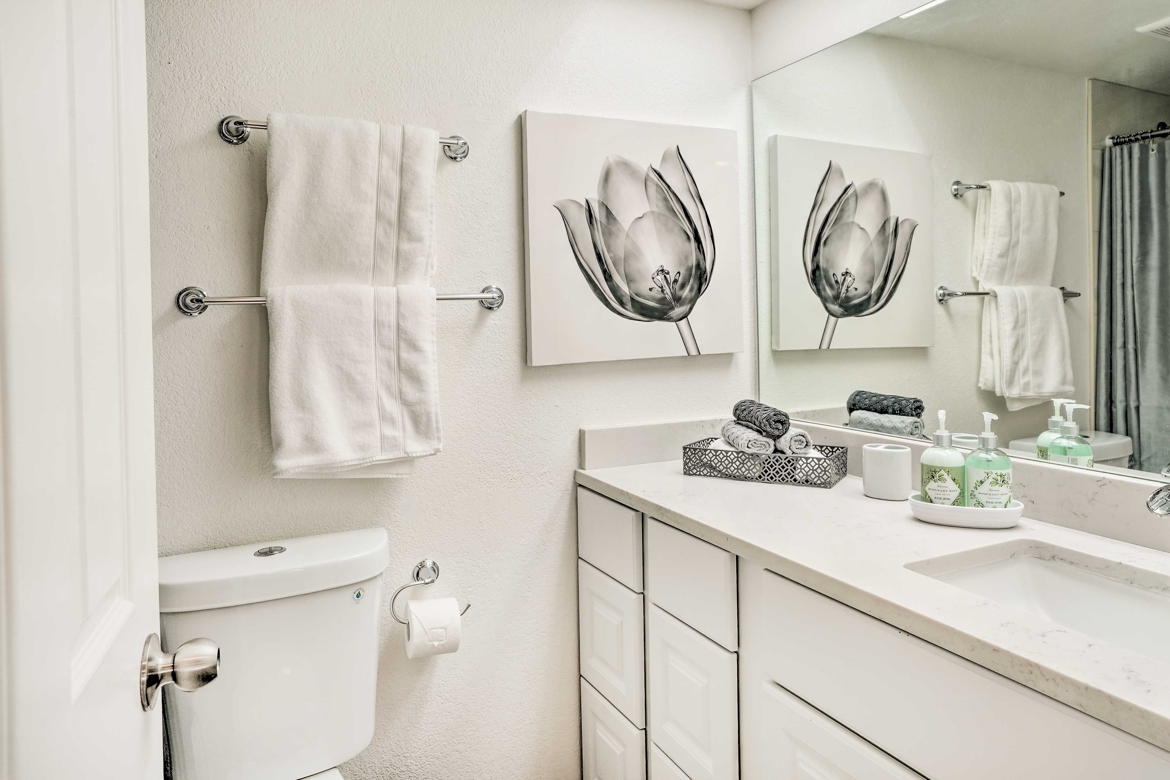 Full Bathroom | Complimentary Toiletries | Hair Dryer | Towels Provided