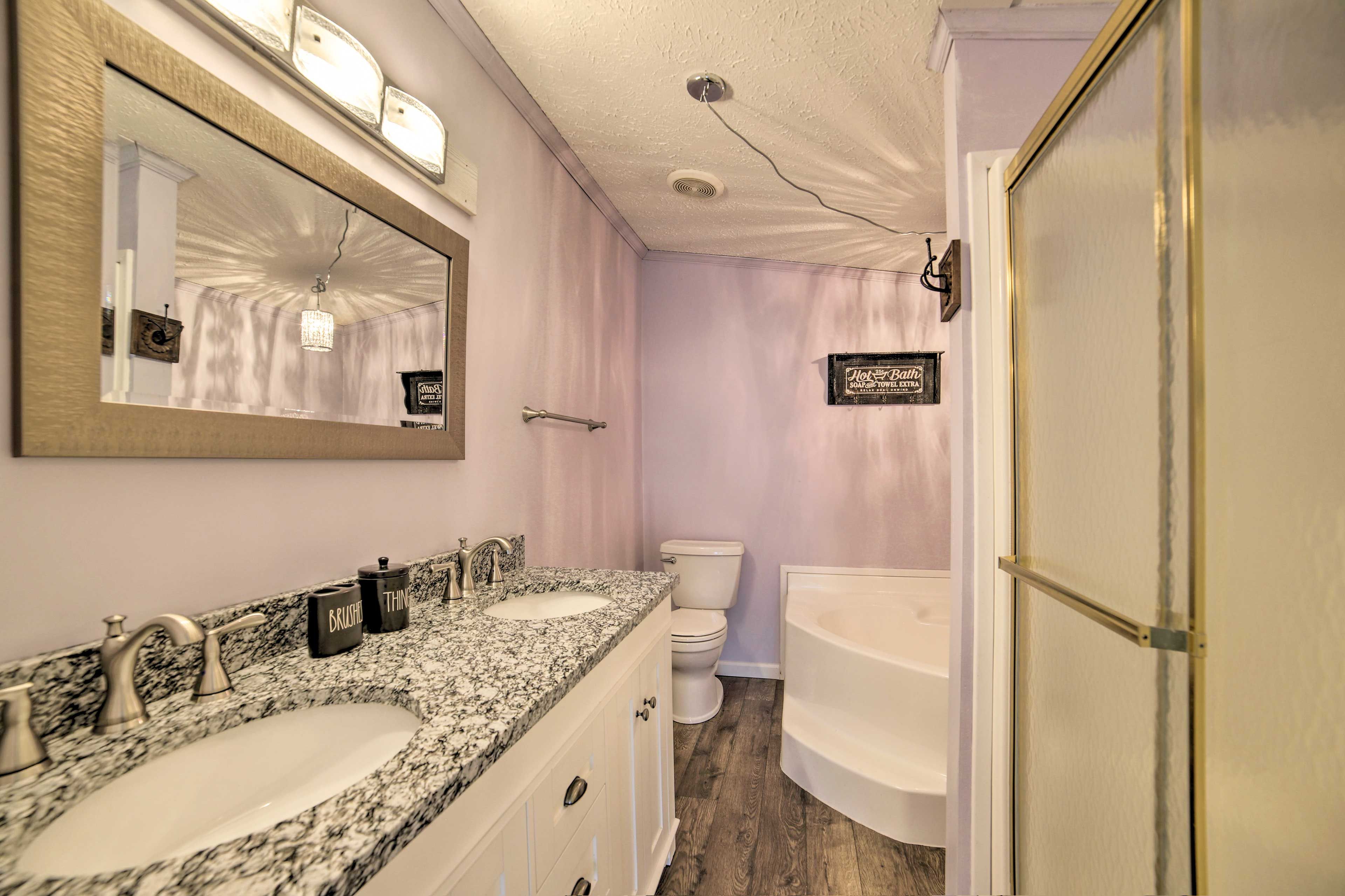 En-Suite Bathroom | Complimentary Toiletries