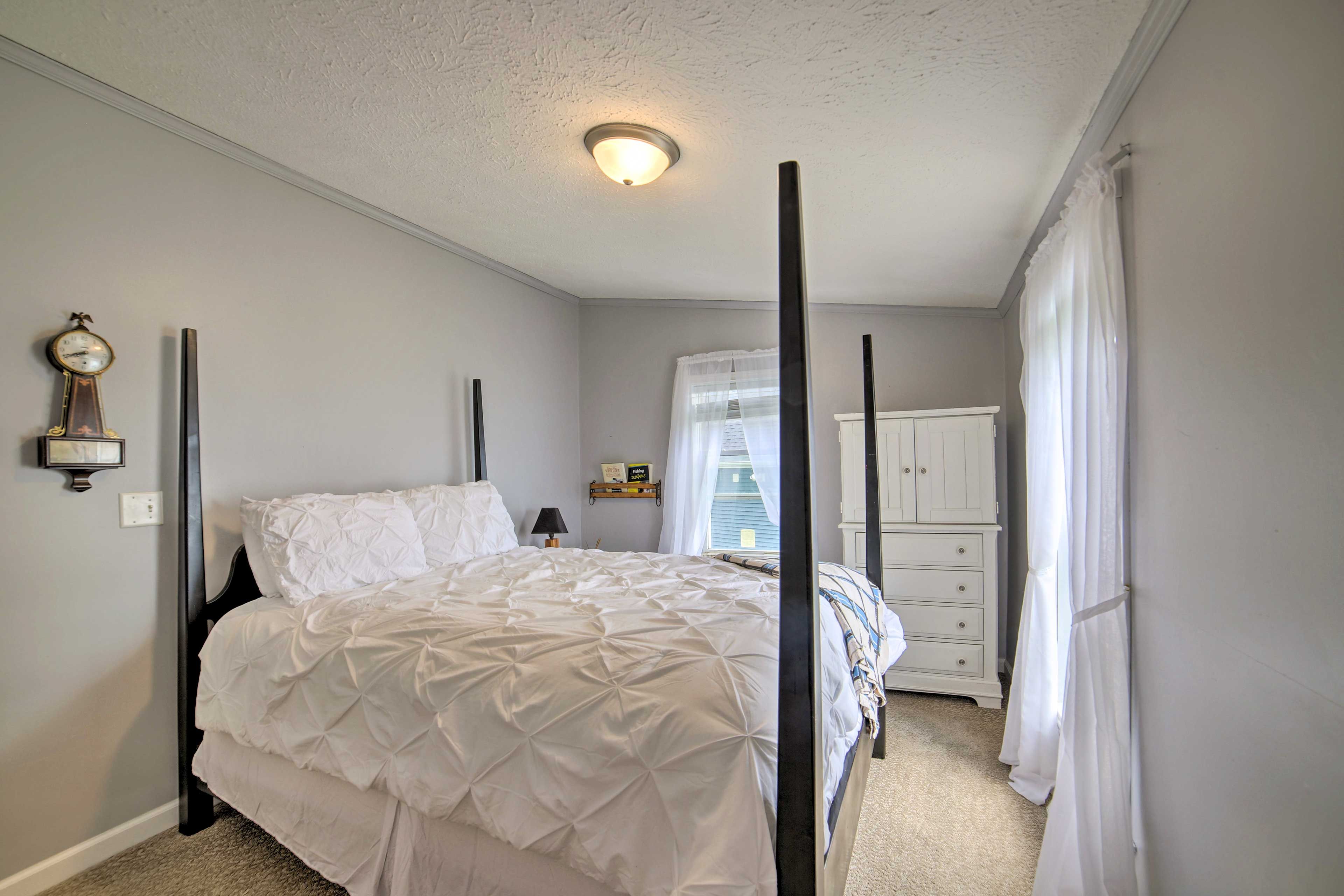 Bedroom 2 | Queen Bed | Linens & Towels Provided