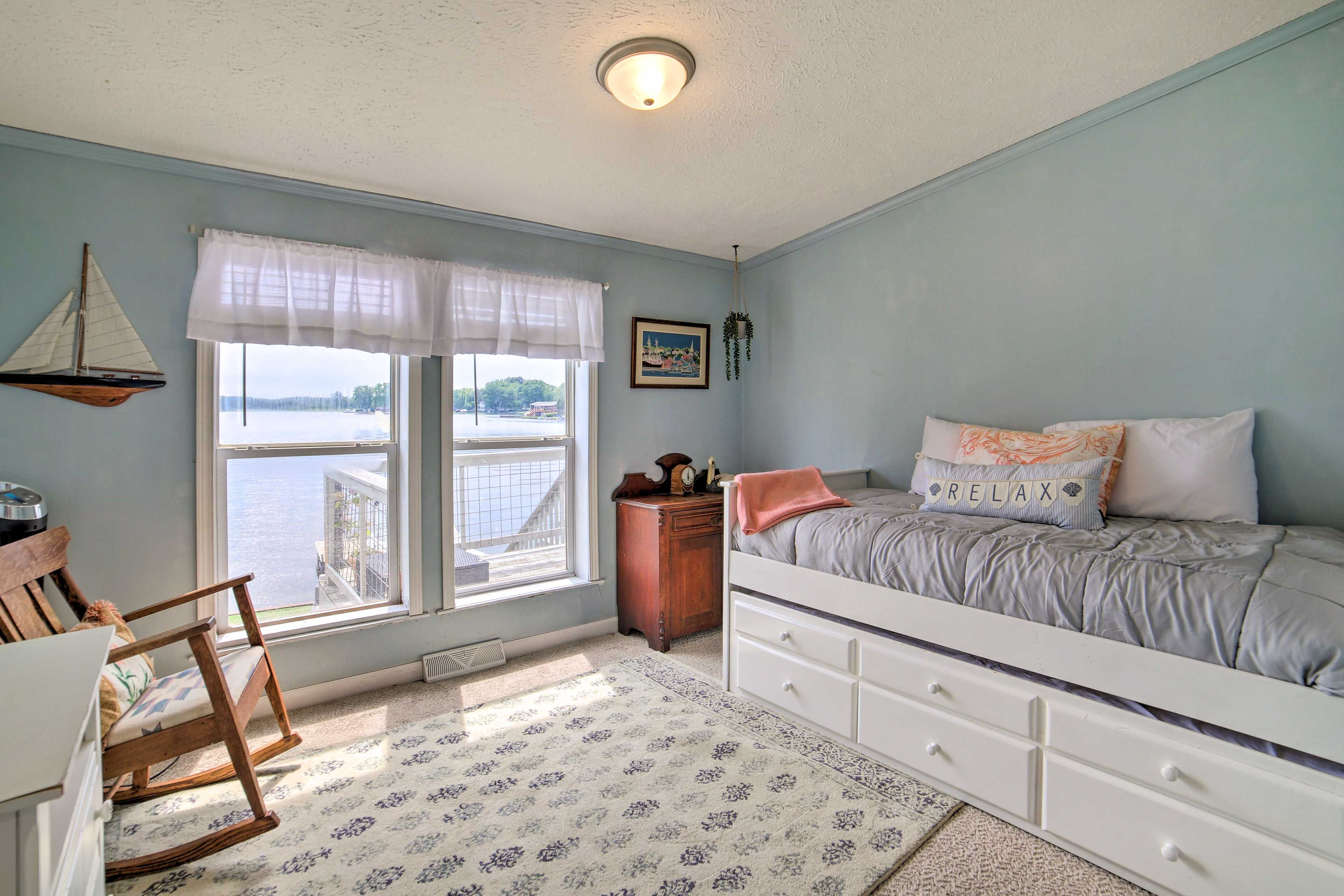 Bedroom 3 | Twin Daybed w/ Twin Trundle Bed