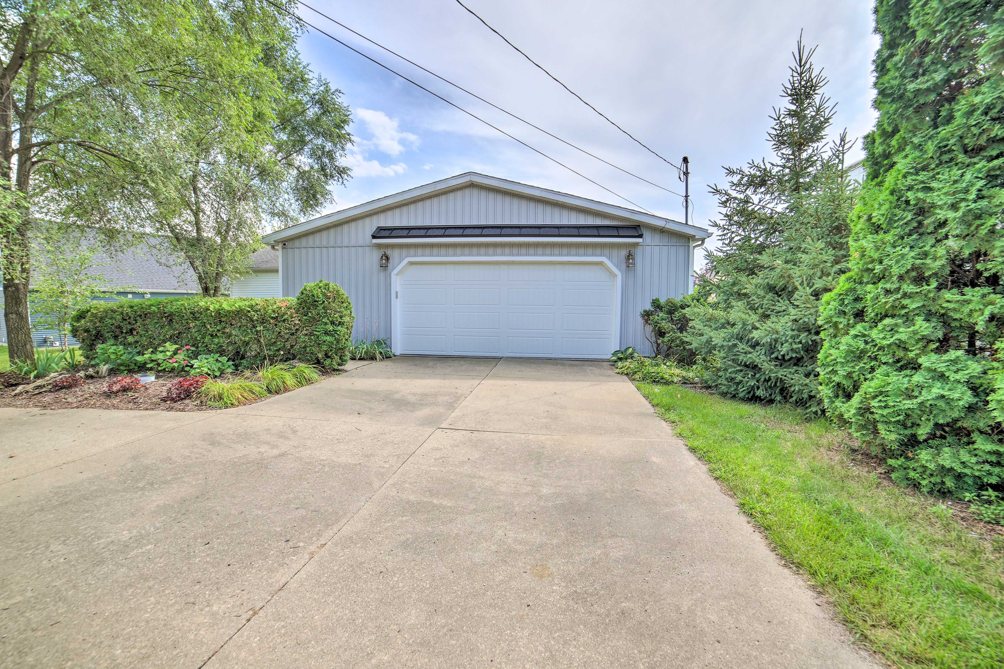 Parking | Driveway (6 Vehicles)