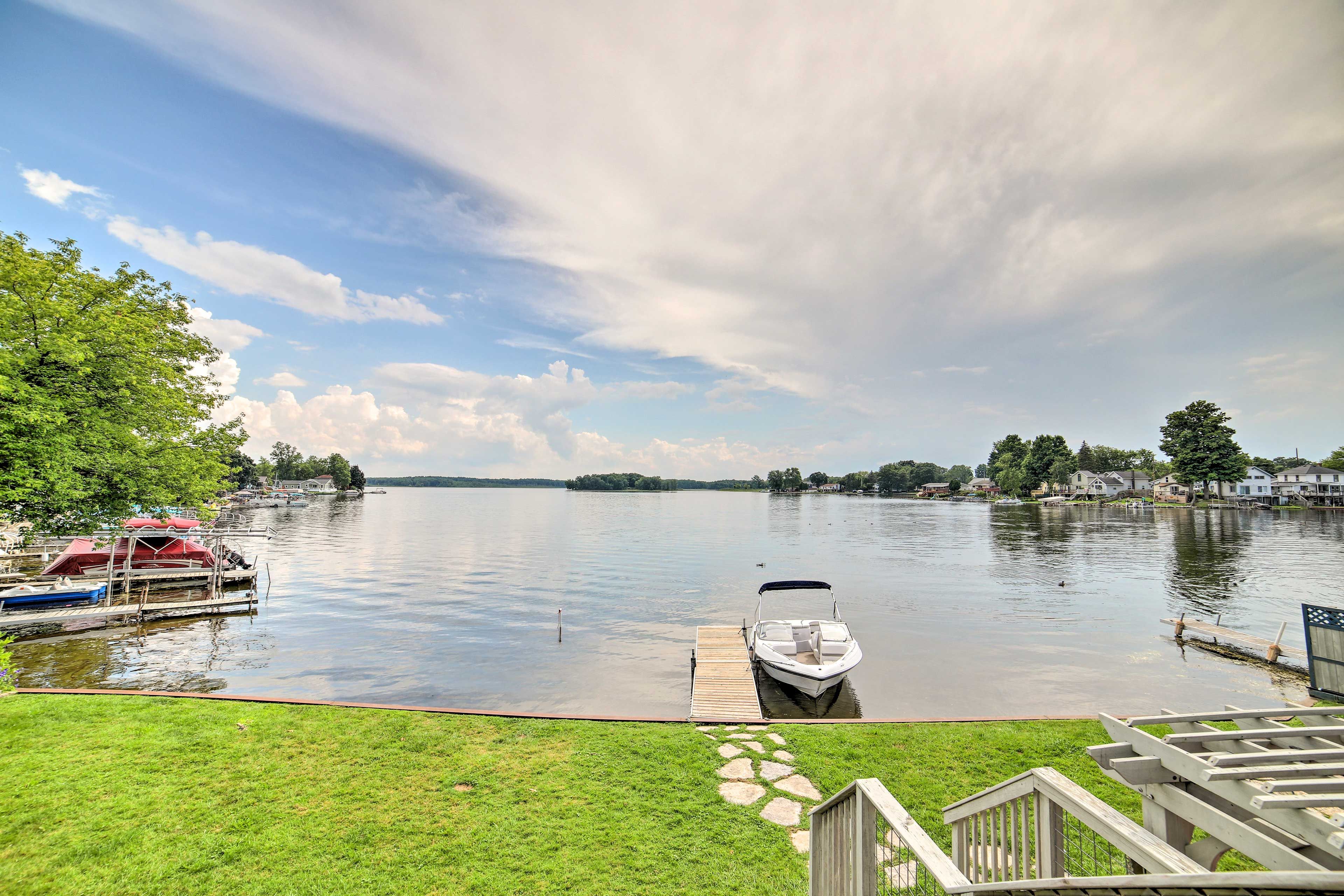 Dock | Direct Center Lake Access